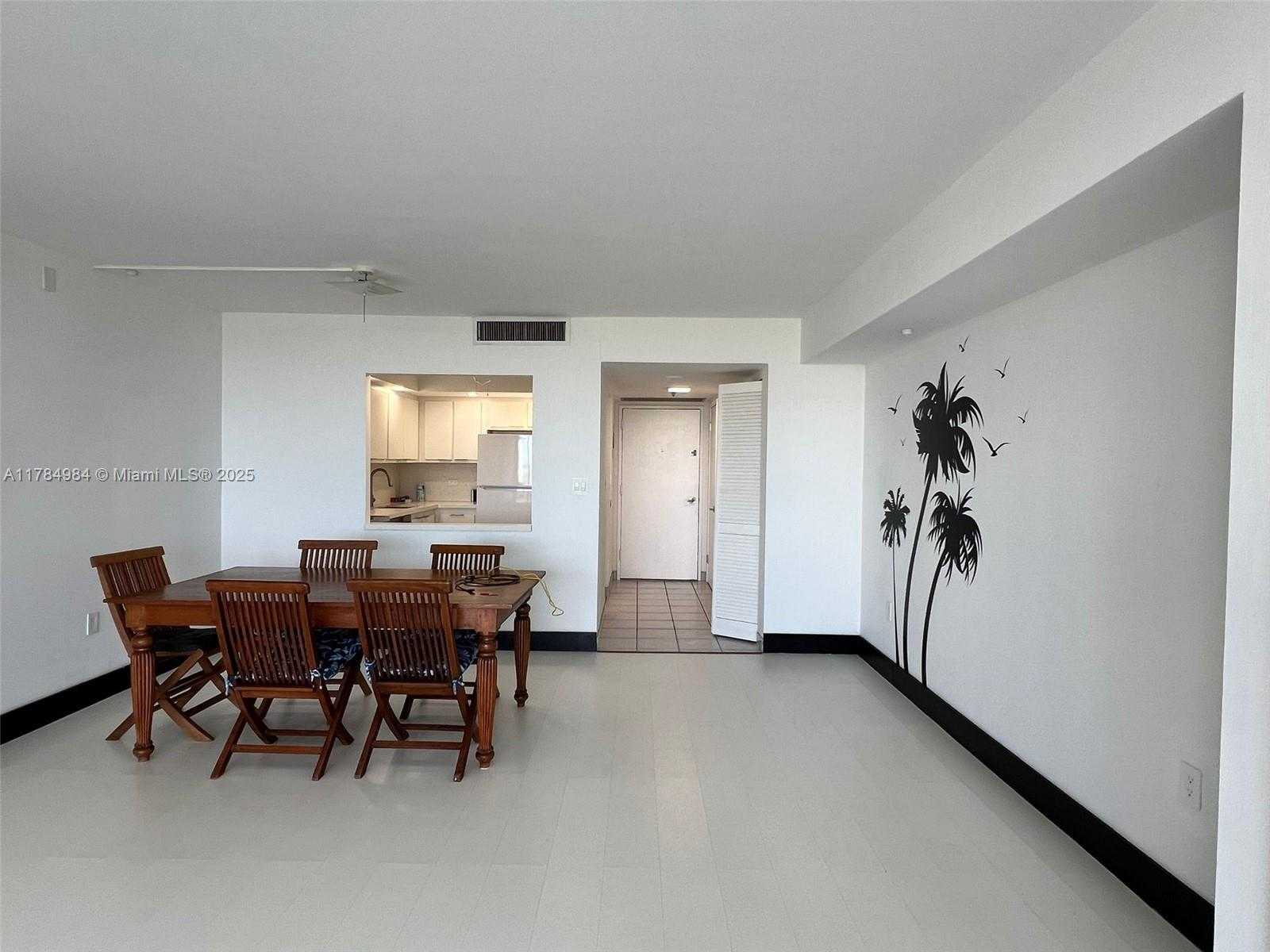 Small Image of 20515 E Country Club Dr, Aventura, FL 33180, USA Number 2