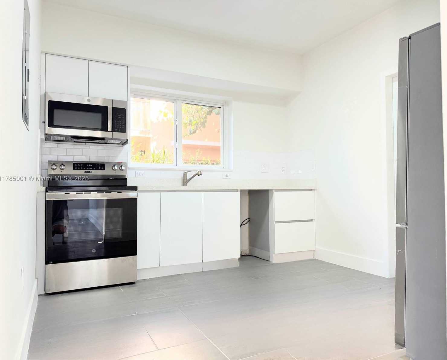 Small Image of 7325 BYRON AVE #2, Miami Beach Number 7