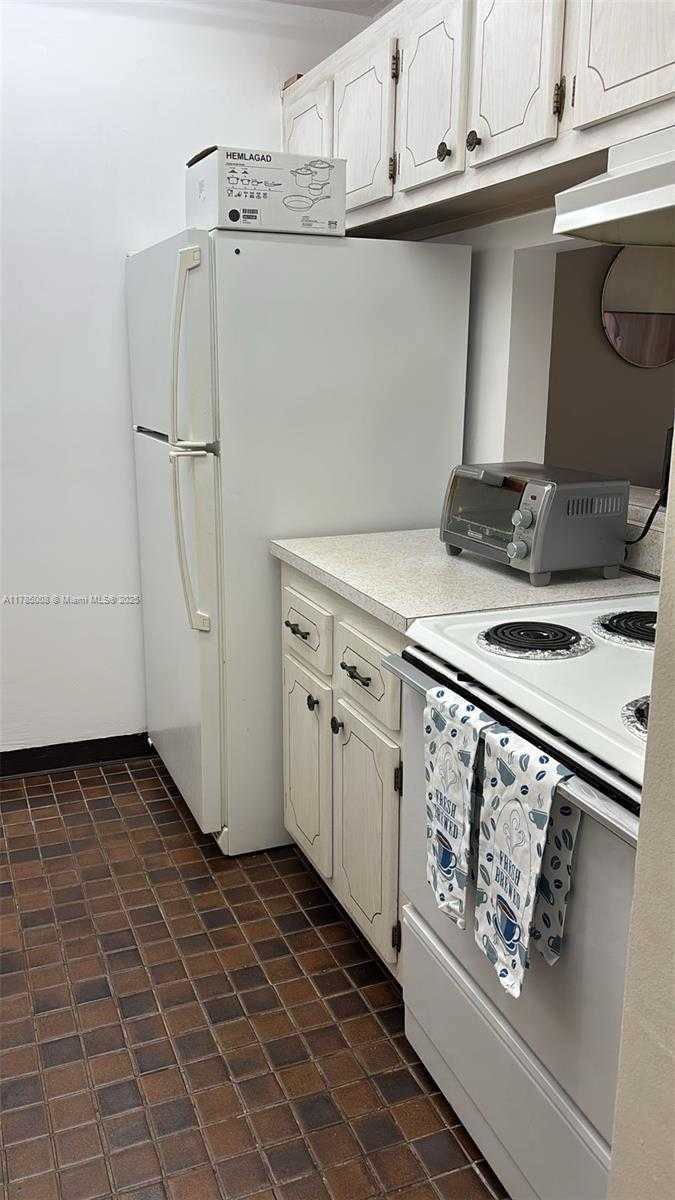 Small Image of 14211 NORTH KENDALL DR #212E, Miami Number 10