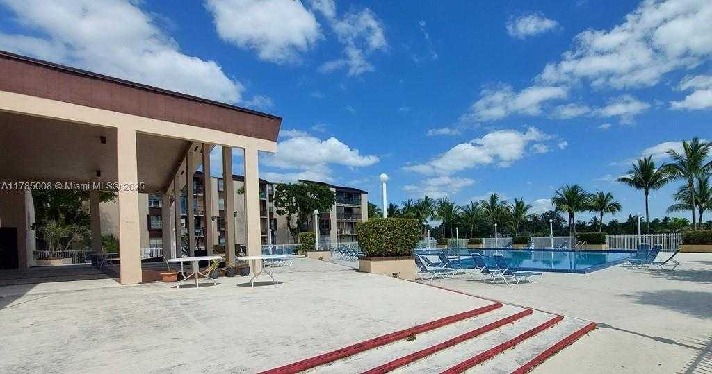 Small Image of 14211 NORTH KENDALL DR #212E, Miami Number 31