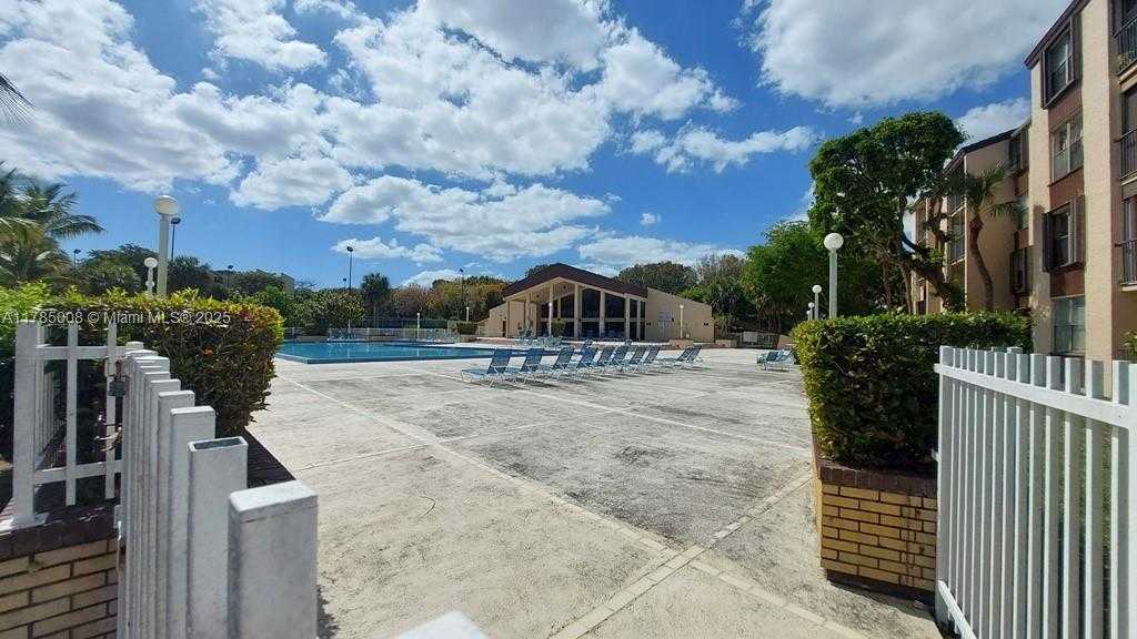 Small Image of 14211 NORTH KENDALL DR #212E, Miami Number 35