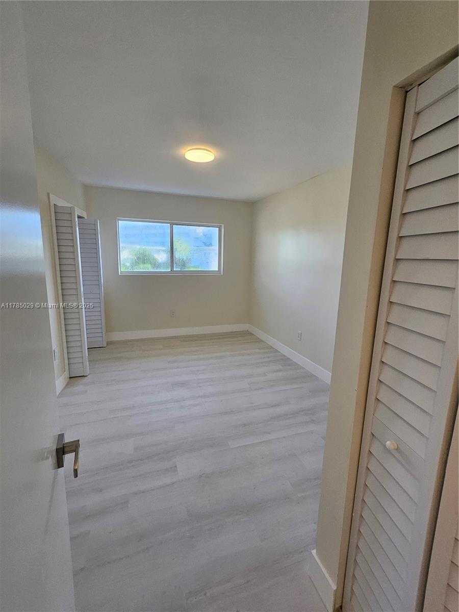 Small Image of 834 RAYMOND ST, Miami Beach Number 10