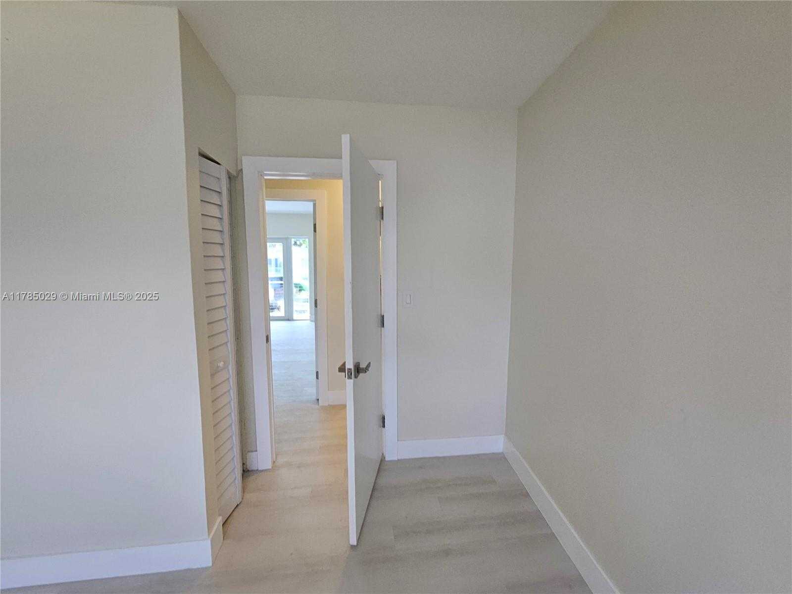 Small Image of 834 RAYMOND ST, Miami Beach Number 13