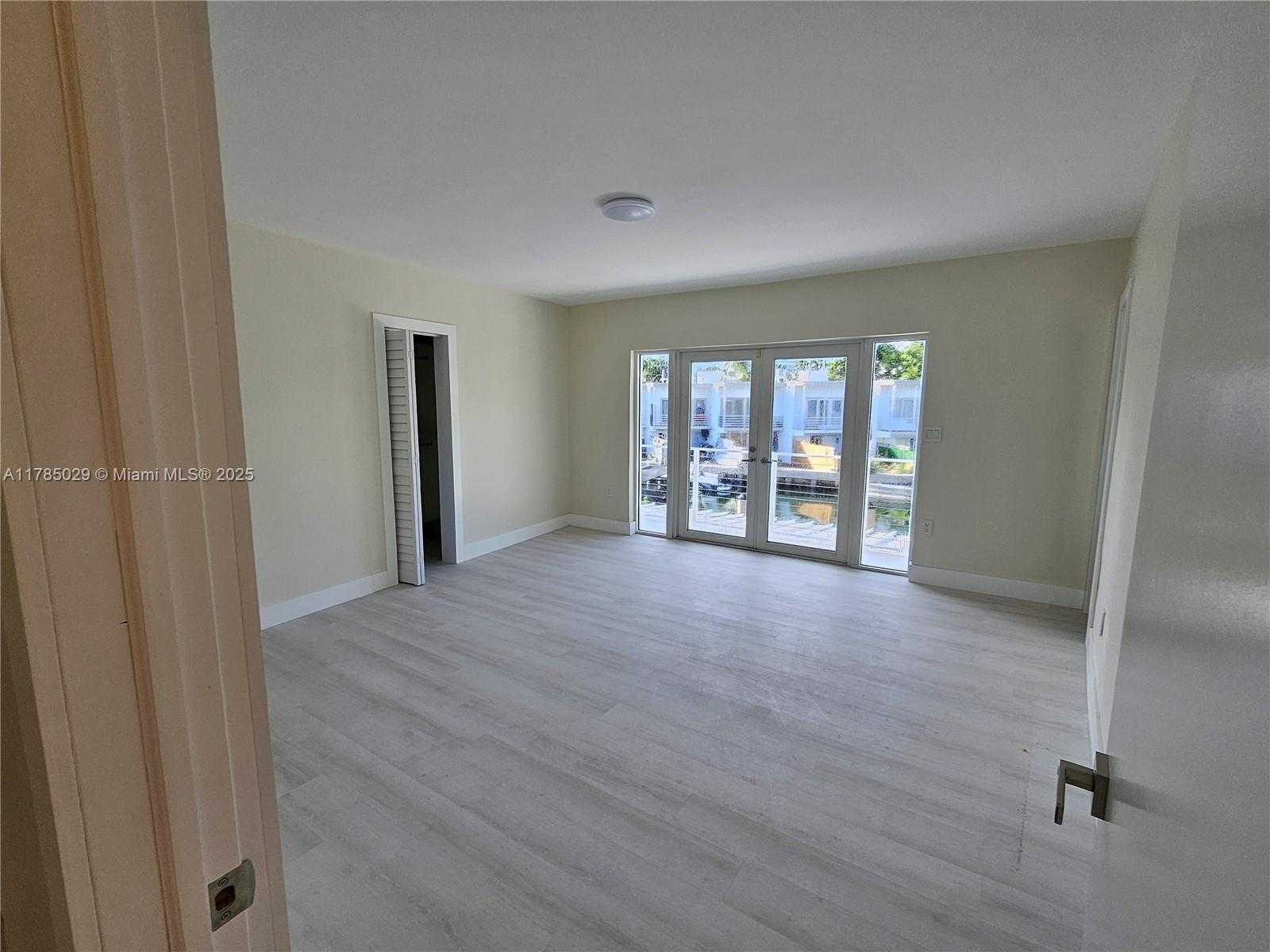 Small Image of 834 RAYMOND ST, Miami Beach Number 14