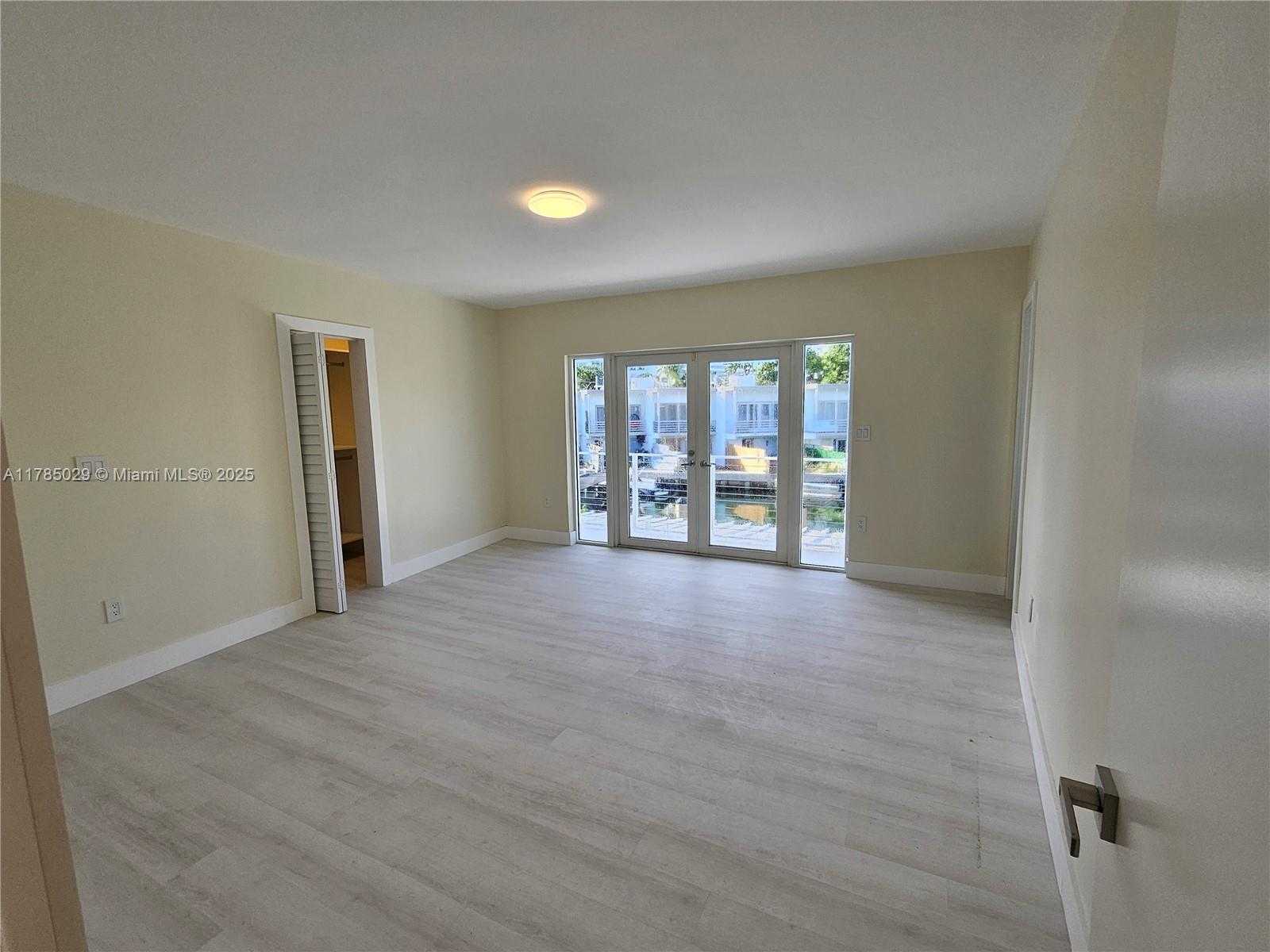 Small Image of 834 RAYMOND ST, Miami Beach Number 15