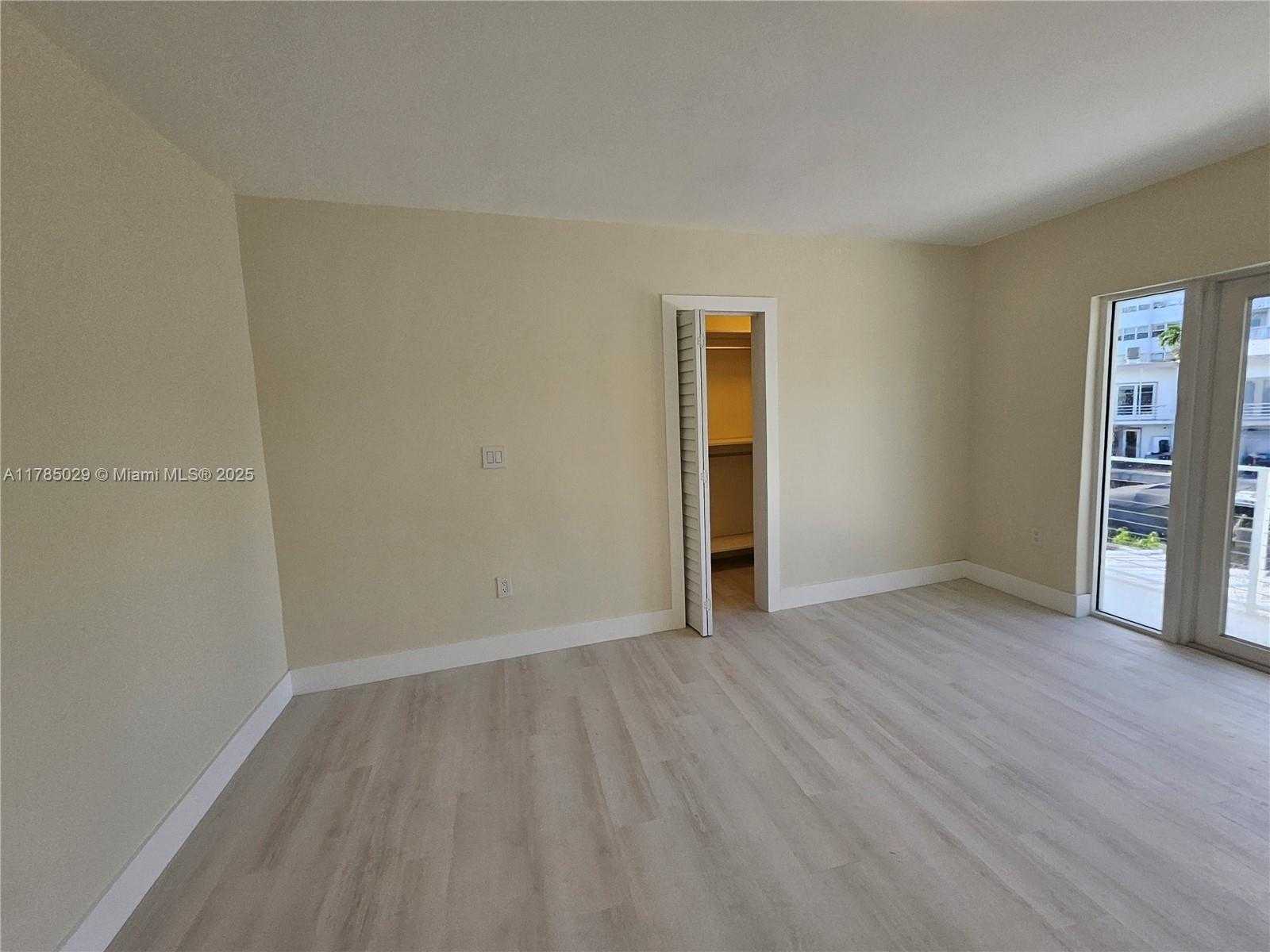 Small Image of 834 RAYMOND ST, Miami Beach Number 16