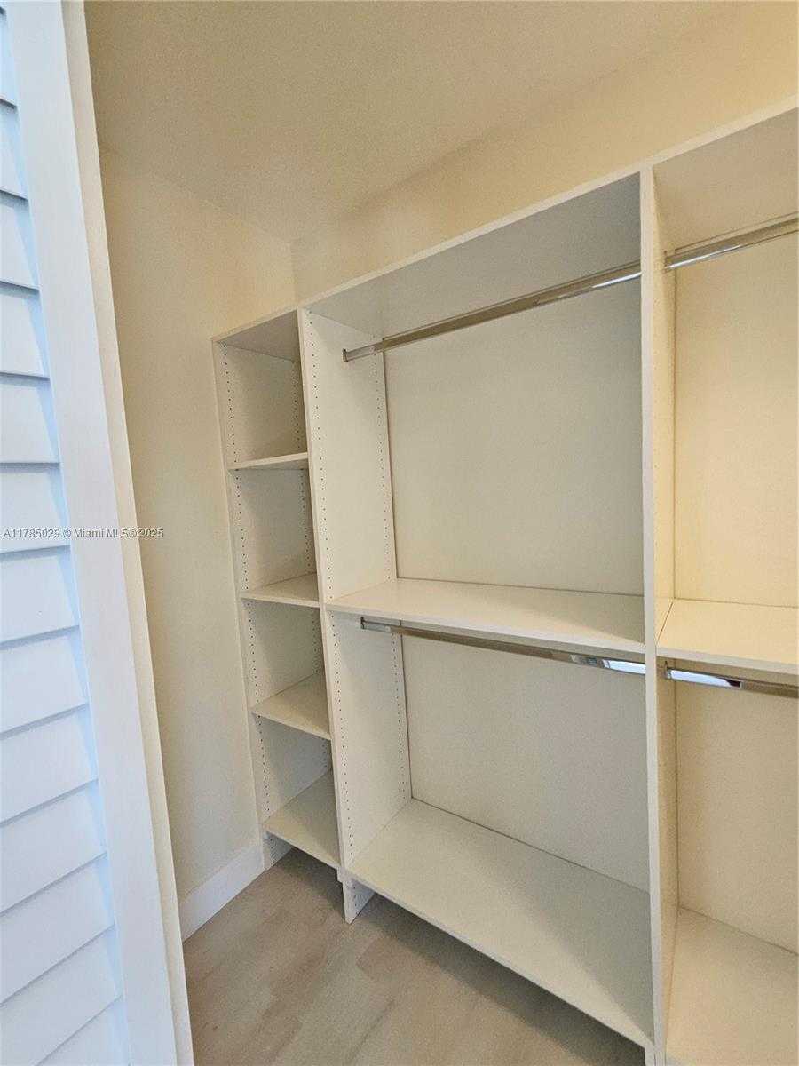 Small Image of 834 RAYMOND ST, Miami Beach Number 18