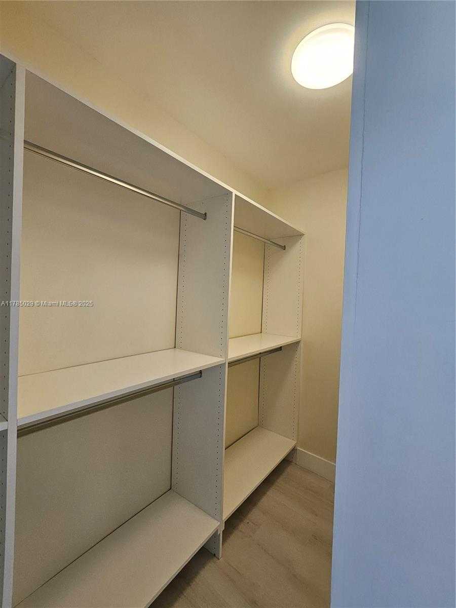 Small Image of 834 RAYMOND ST, Miami Beach Number 19