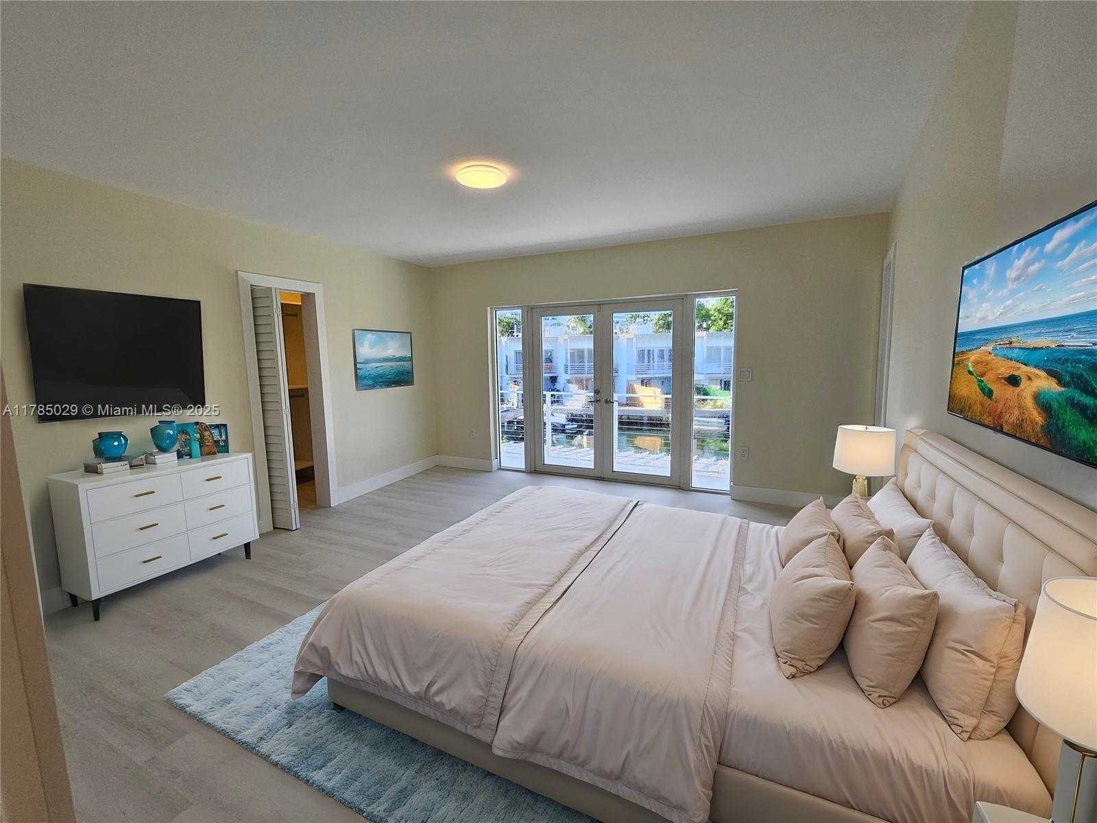 Small Image of 834 RAYMOND ST, Miami Beach Number 2
