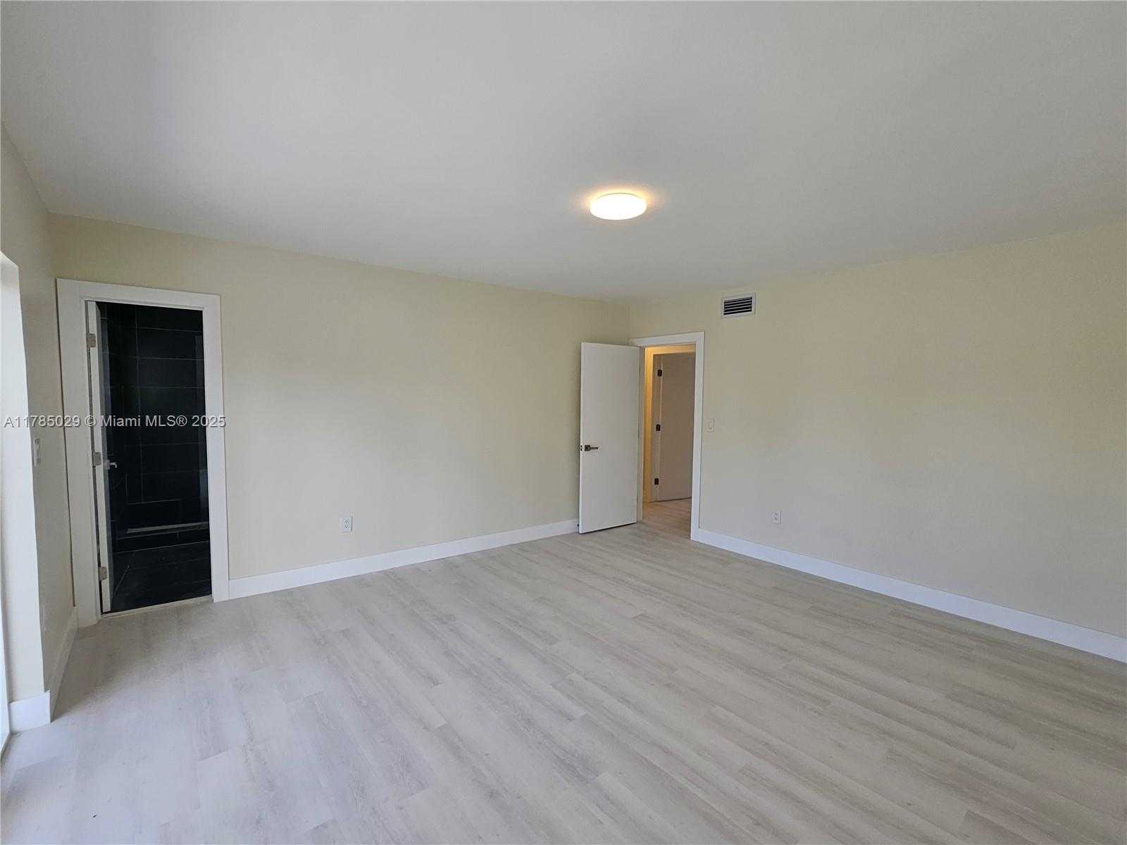Small Image of 834 RAYMOND ST, Miami Beach Number 20