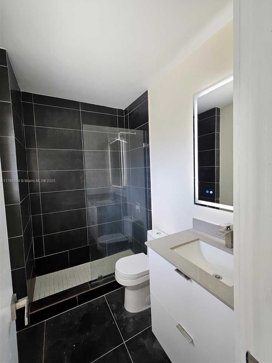 Small Image of 834 RAYMOND ST, Miami Beach Number 21