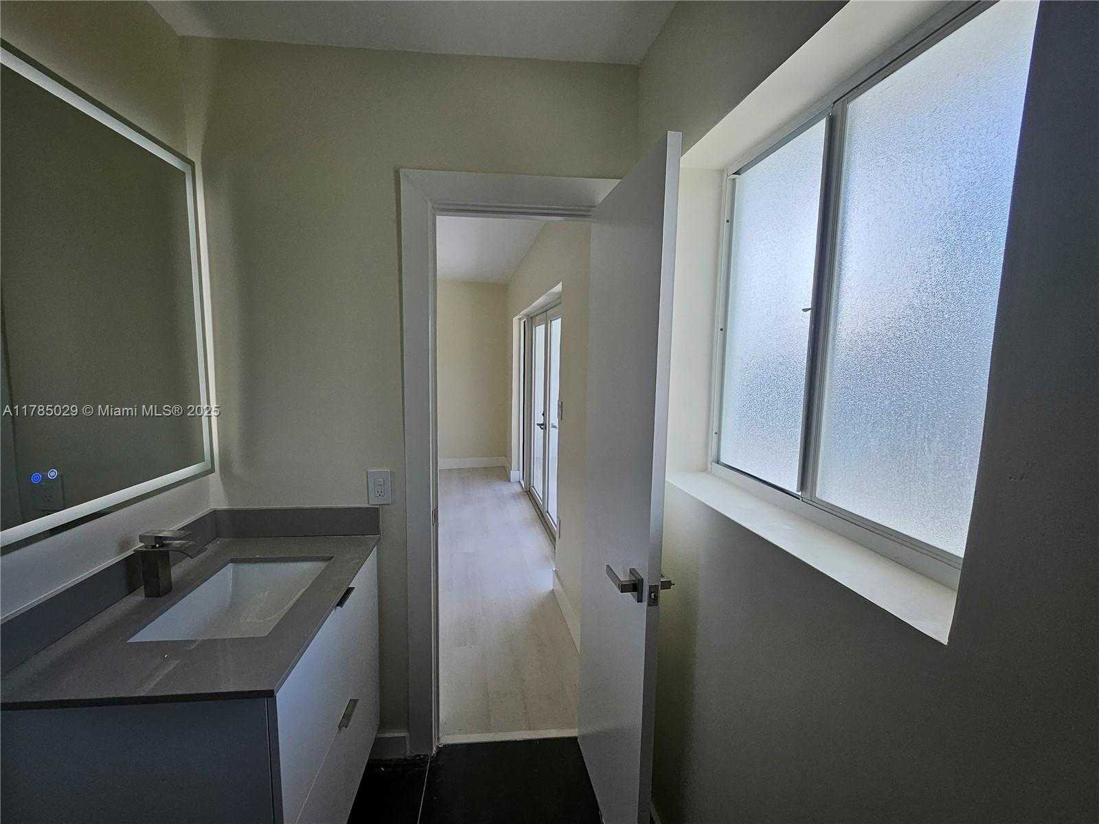 Small Image of 834 RAYMOND ST, Miami Beach Number 22