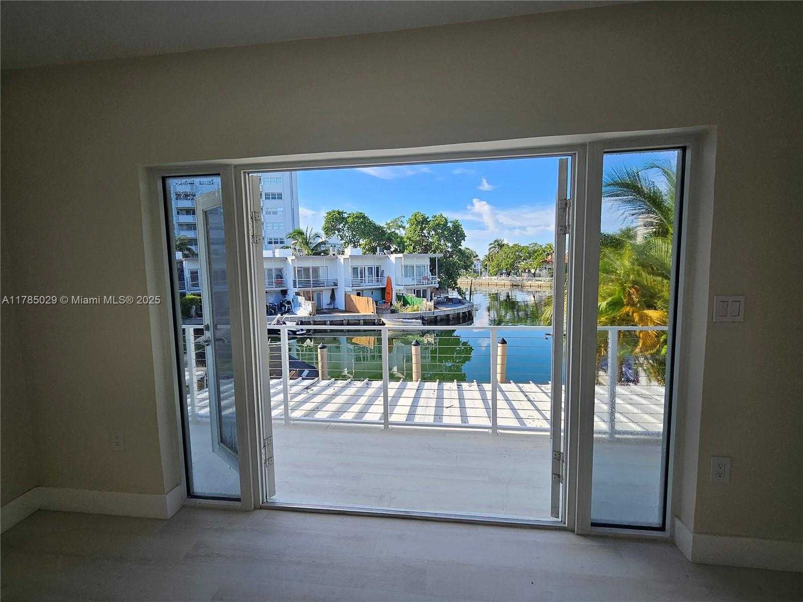Small Image of 834 RAYMOND ST, Miami Beach Number 25