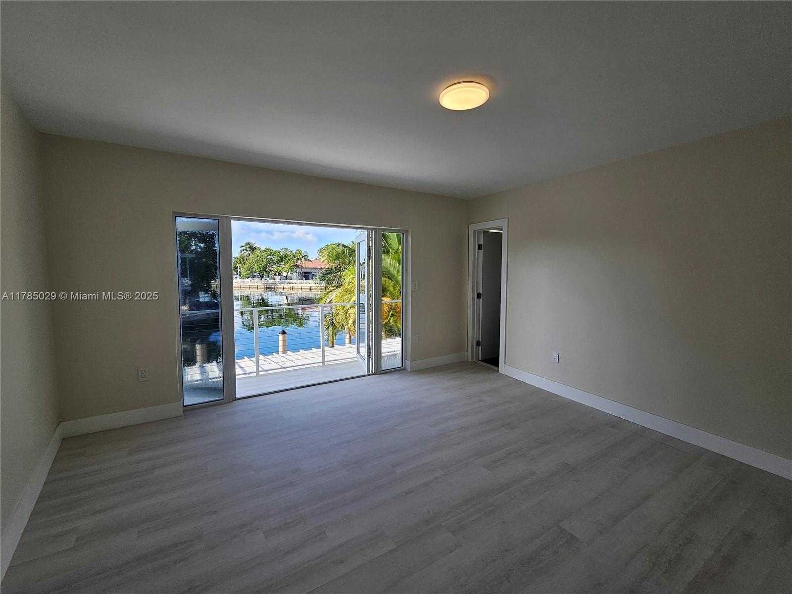 Small Image of 834 RAYMOND ST, Miami Beach Number 26
