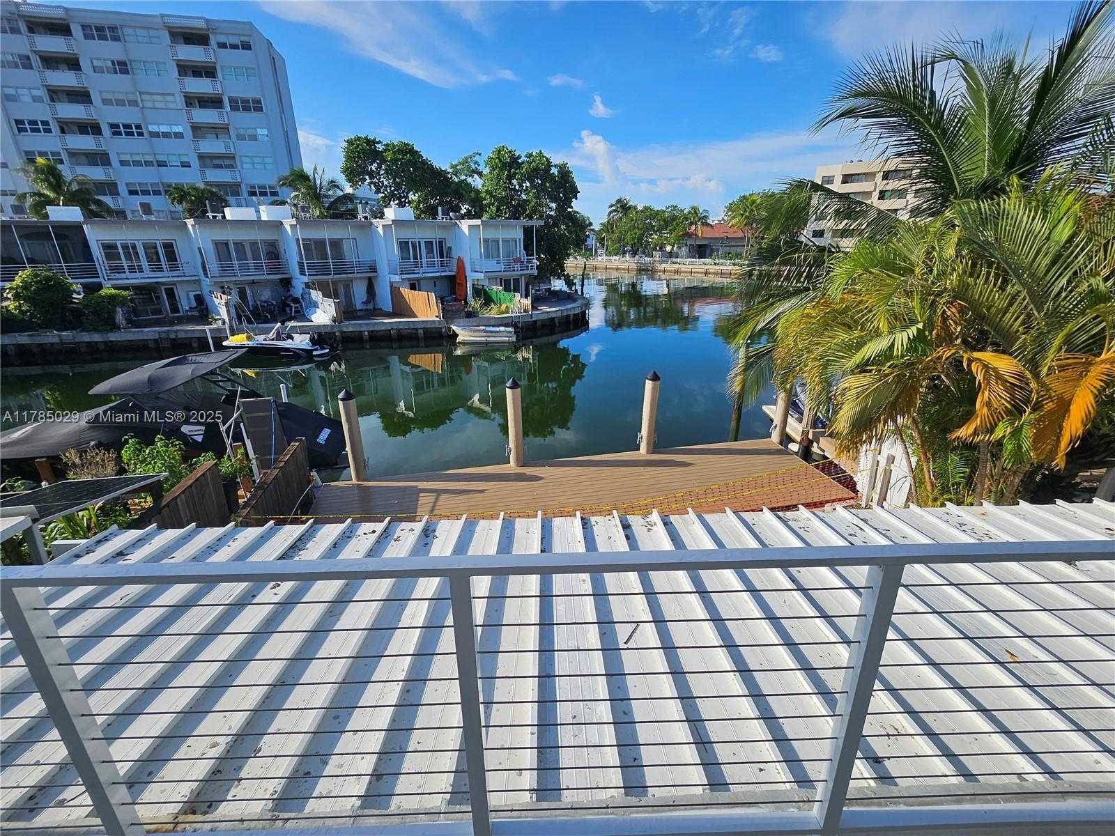 Small Image of 834 RAYMOND ST, Miami Beach Number 27
