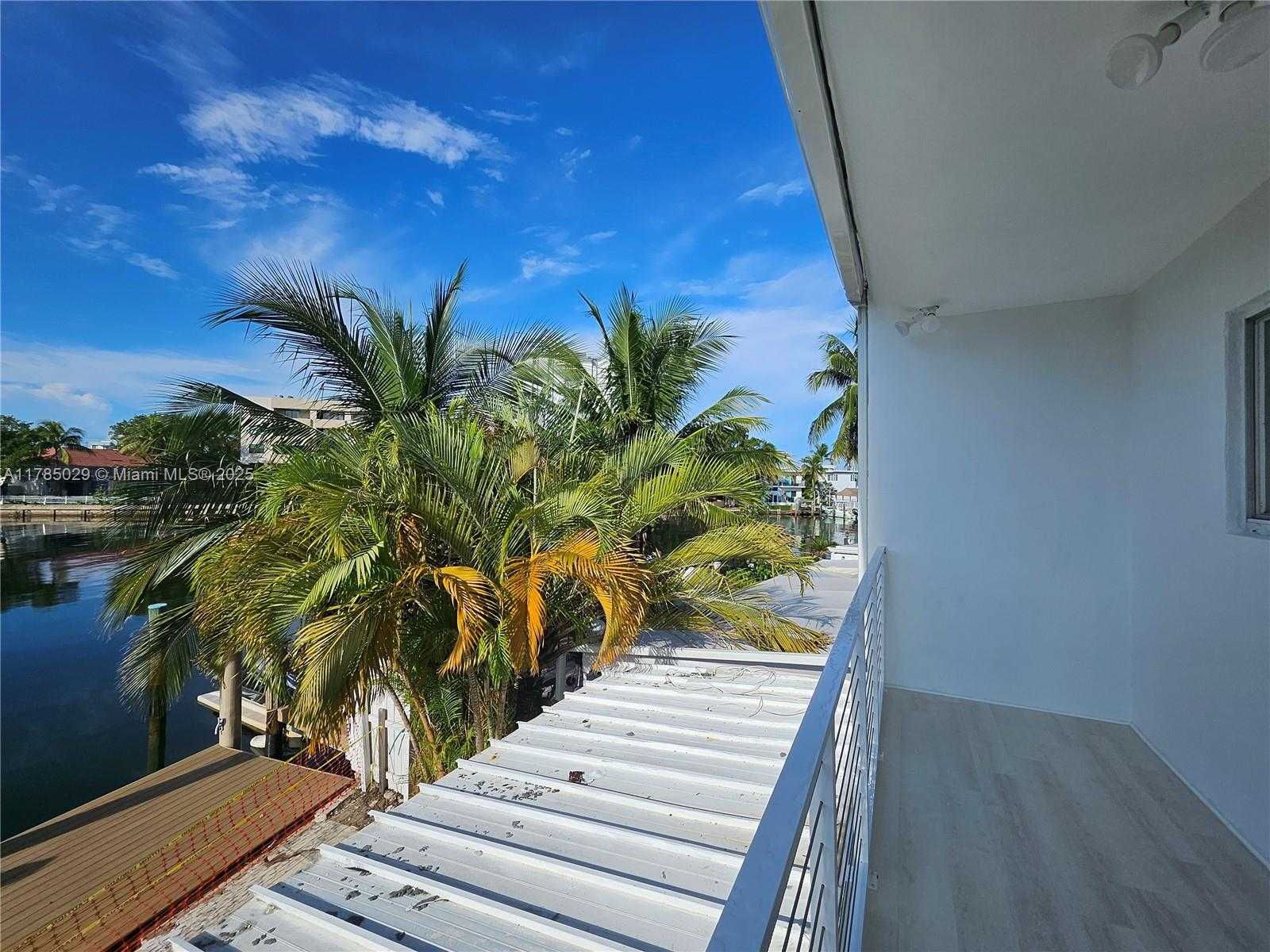 Small Image of 834 RAYMOND ST, Miami Beach Number 29