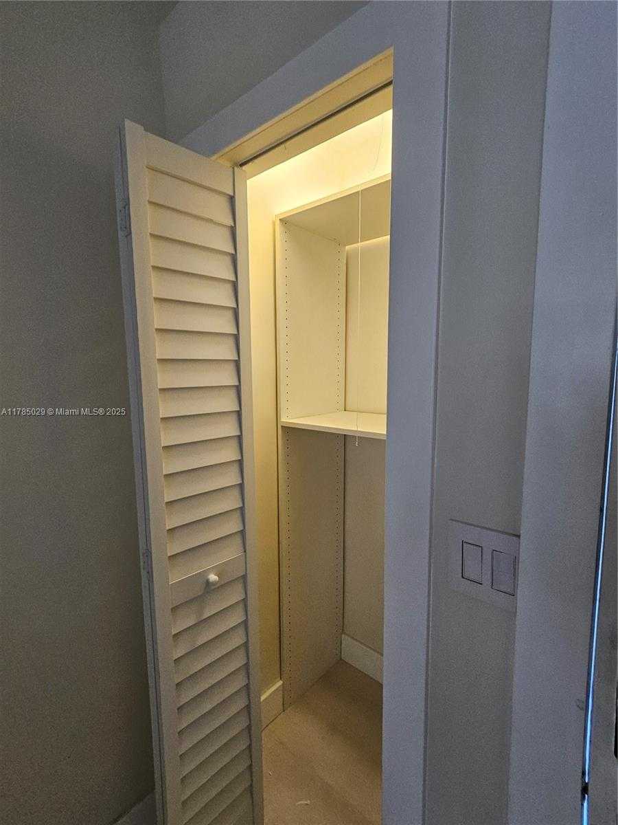 Small Image of 834 RAYMOND ST, Miami Beach Number 30