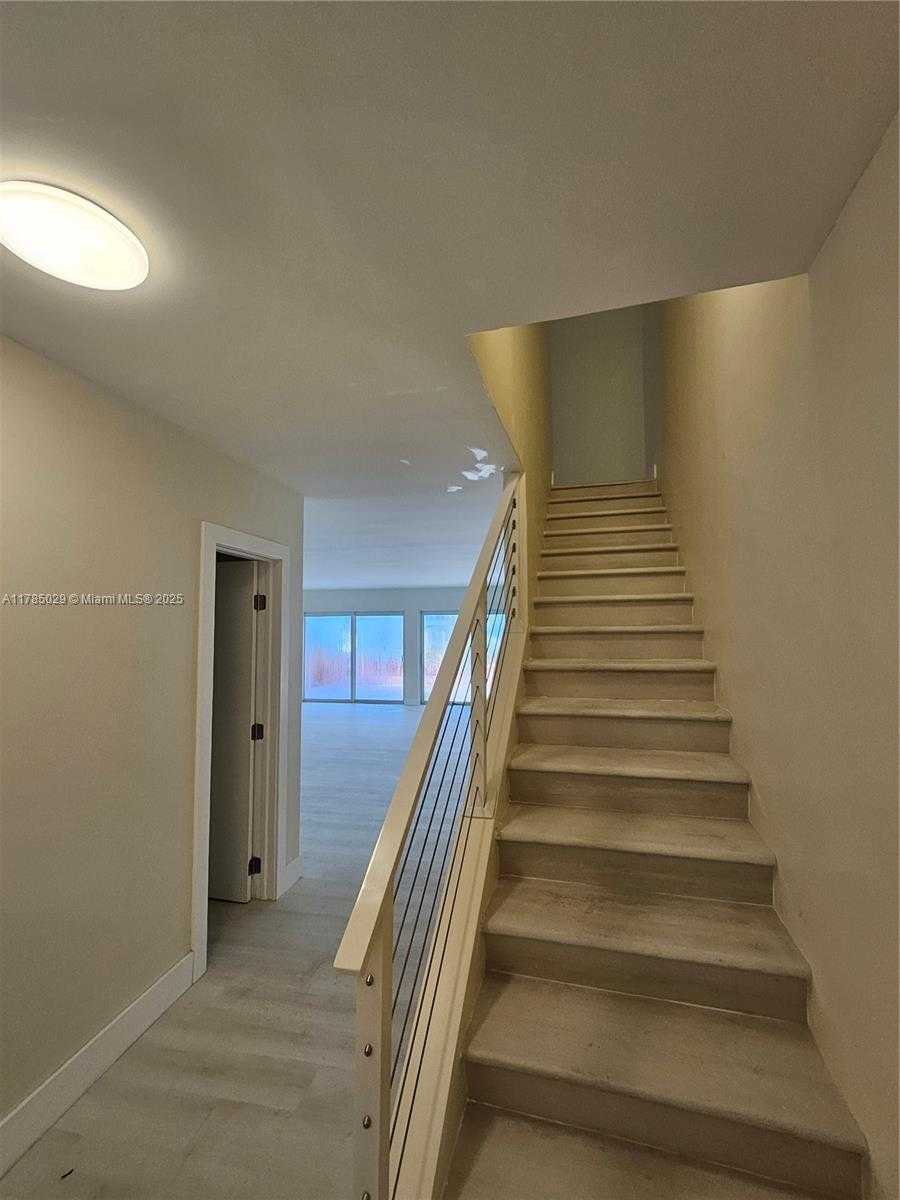 Small Image of 834 RAYMOND ST, Miami Beach Number 31