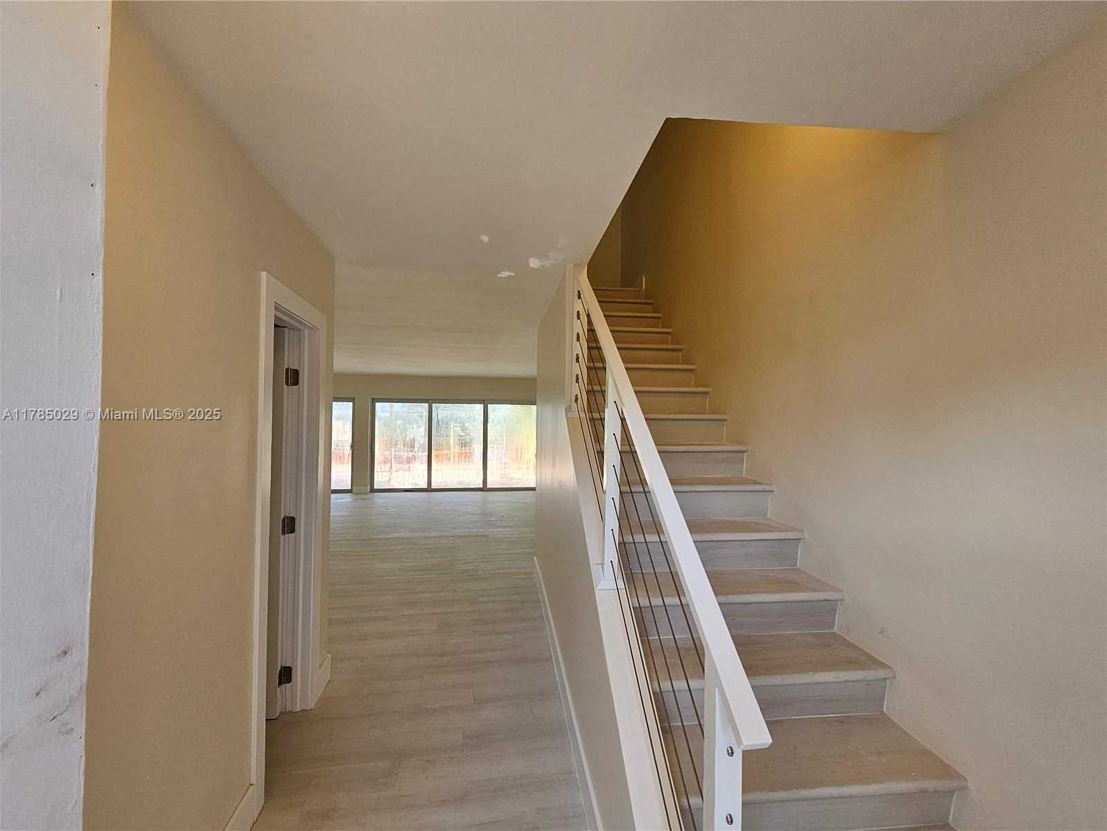 Small Image of 834 RAYMOND ST, Miami Beach Number 32