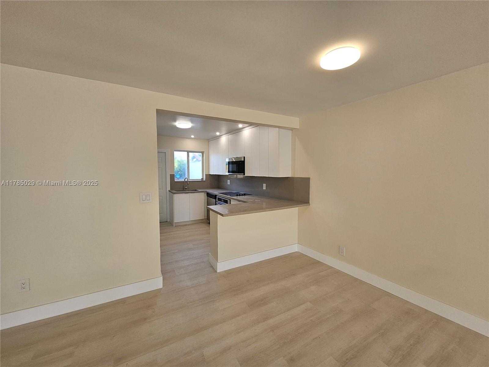 Small Image of 834 RAYMOND ST, Miami Beach Number 35