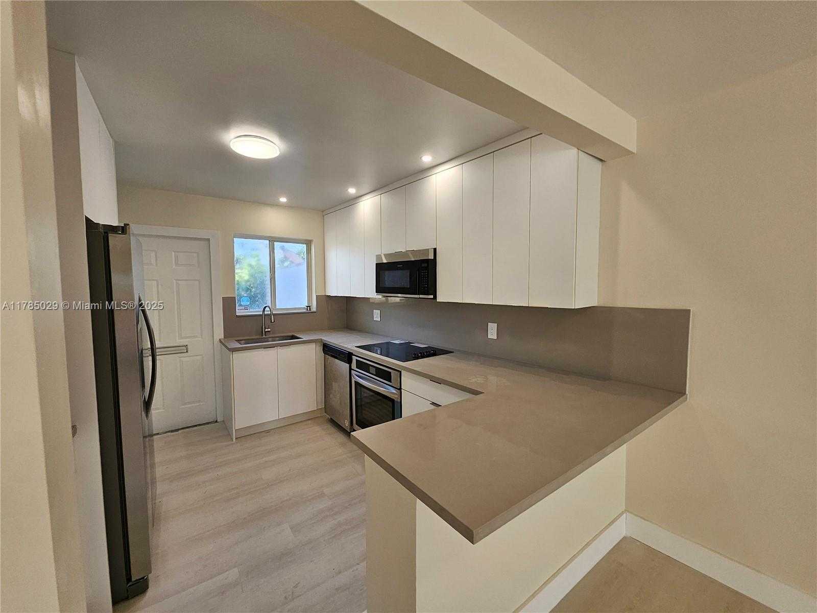 Small Image of 834 RAYMOND ST, Miami Beach Number 36