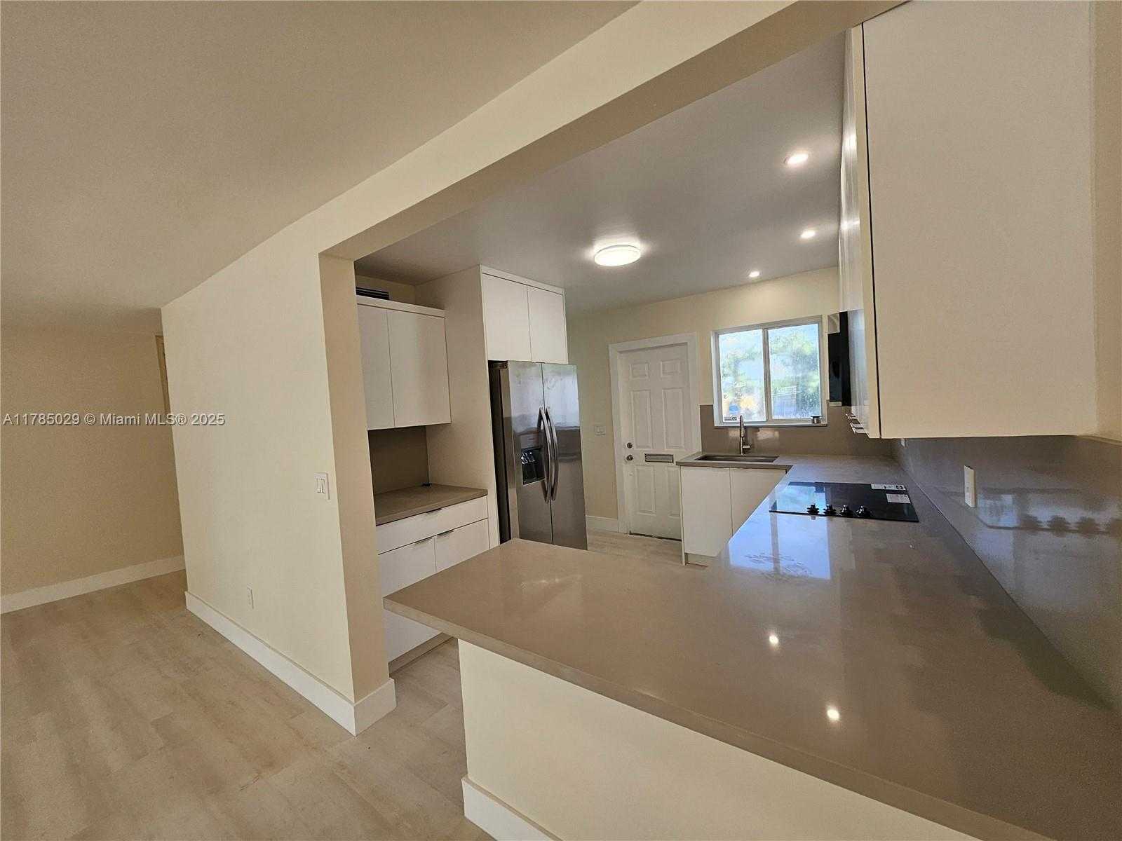 Small Image of 834 RAYMOND ST, Miami Beach Number 37