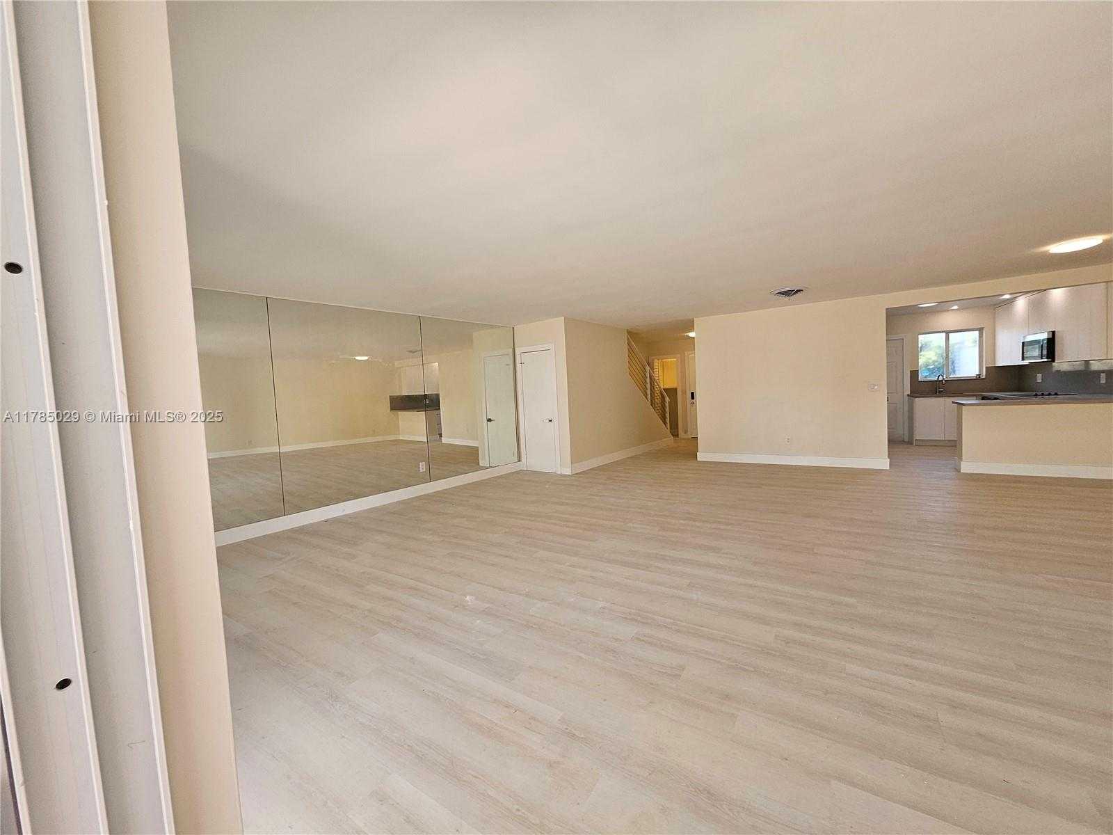 Small Image of 834 RAYMOND ST, Miami Beach Number 39