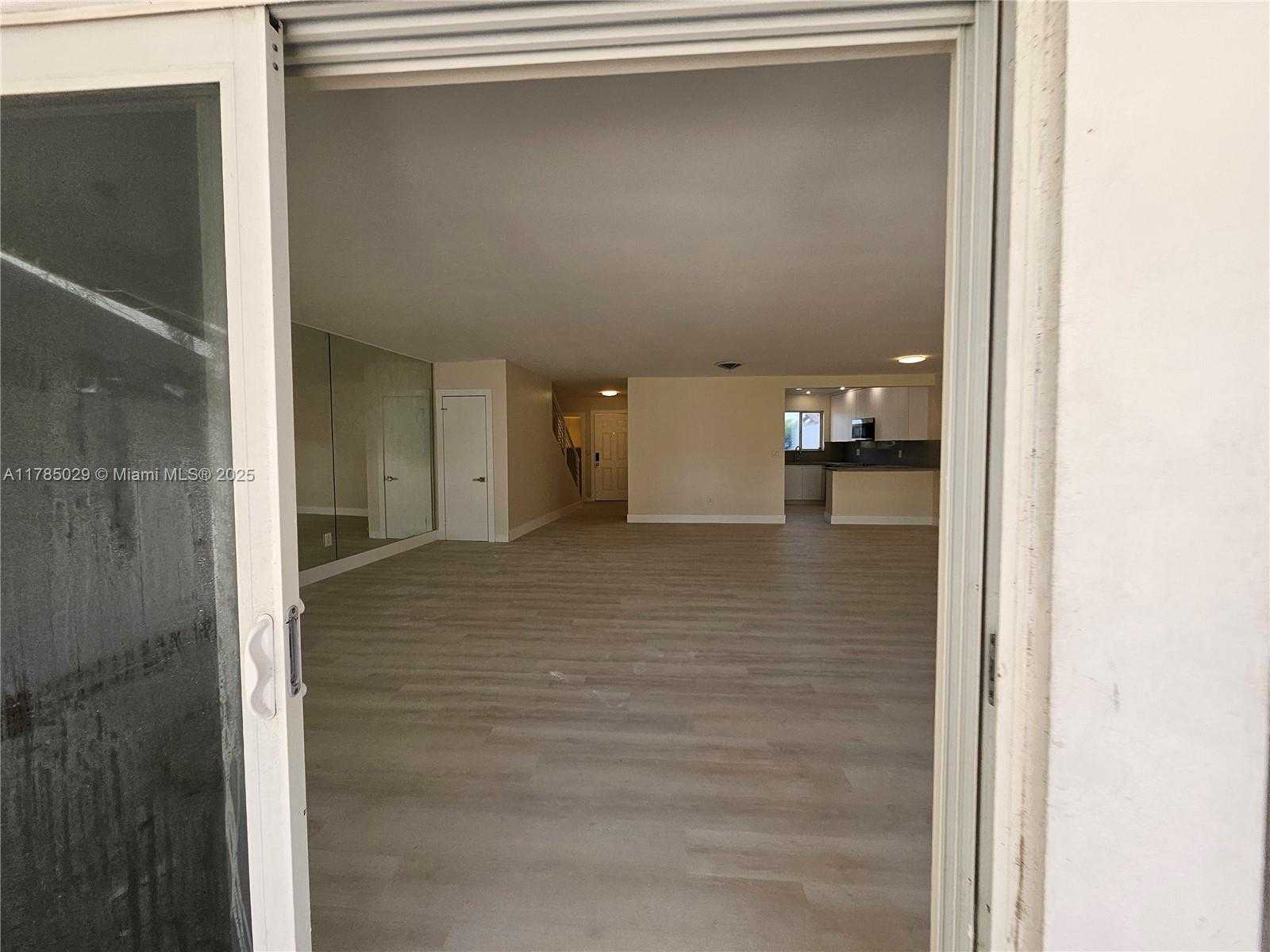 Small Image of 834 RAYMOND ST, Miami Beach Number 42