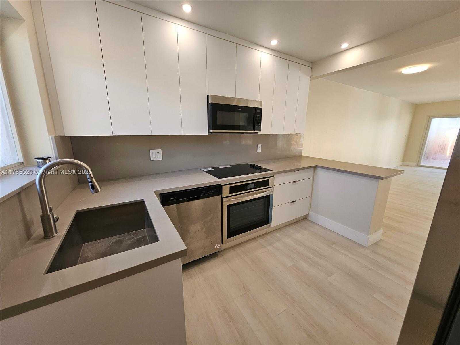 Small Image of 834 RAYMOND ST, Miami Beach Number 43
