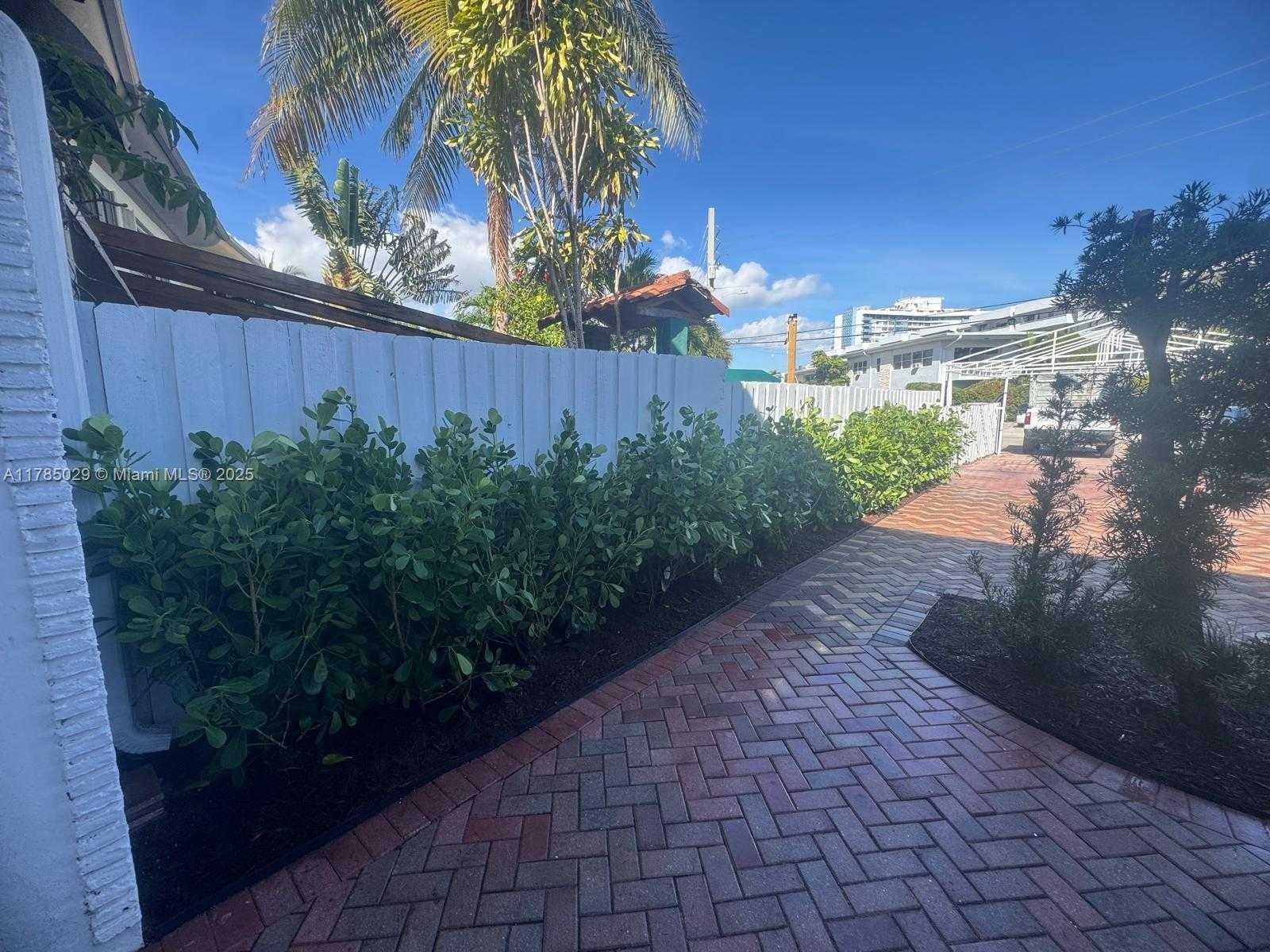 Small Image of 834 RAYMOND ST, Miami Beach Number 55