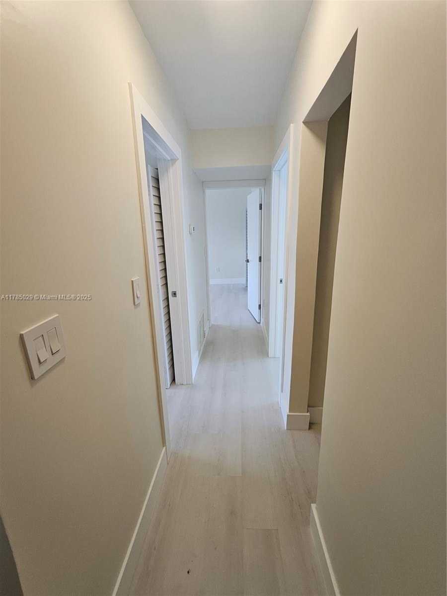 Small Image of 834 RAYMOND ST, Miami Beach Number 6