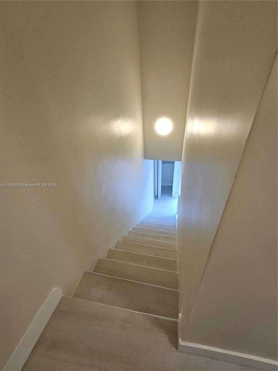 Small Image of 834 RAYMOND ST, Miami Beach Number 7