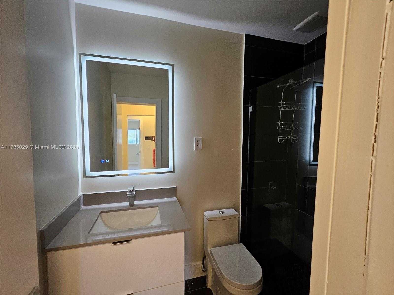 Small Image of 834 RAYMOND ST, Miami Beach Number 8