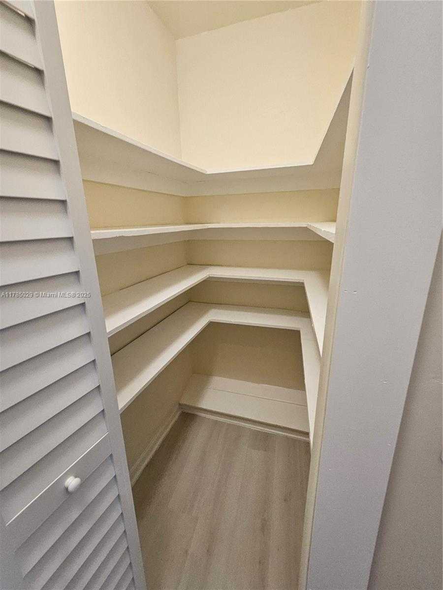 Small Image of 834 RAYMOND ST, Miami Beach Number 9
