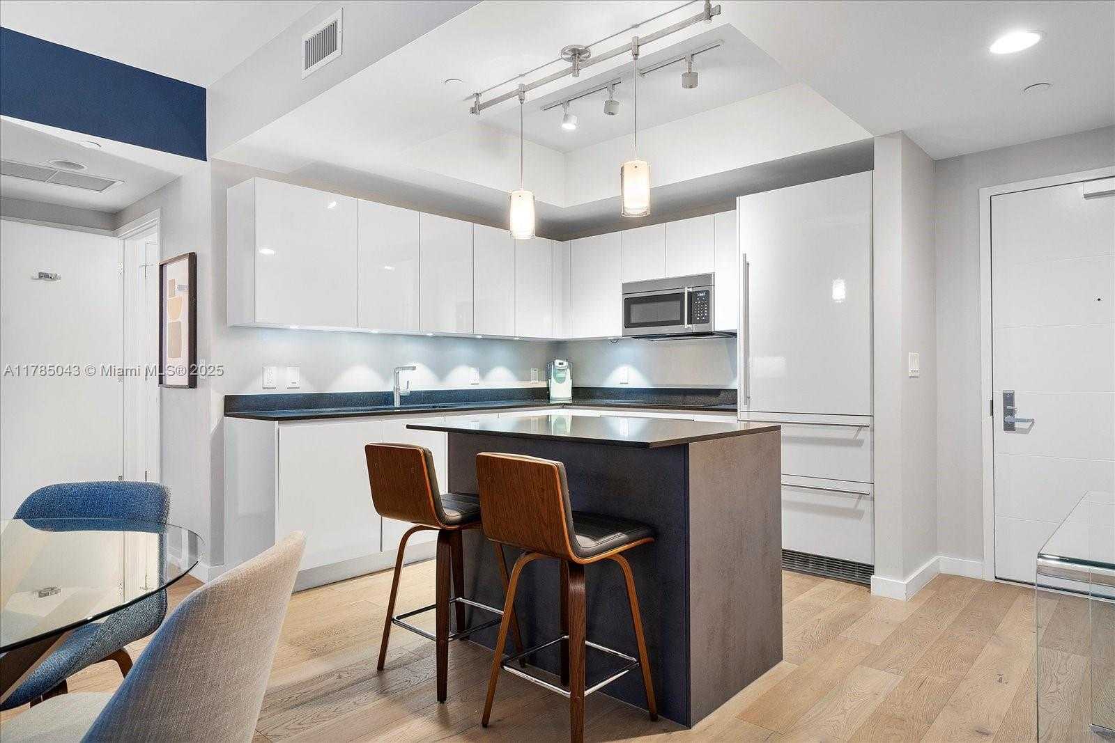 Small Image of 1010 BRICKELL AVE #2307, Miami Number 12