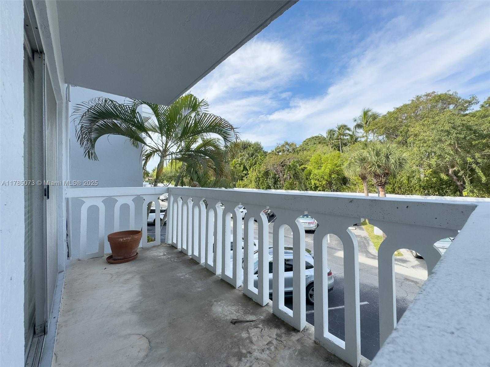 Small Image of 100 EDGEWATER DR #205, Coral Gables Number 11