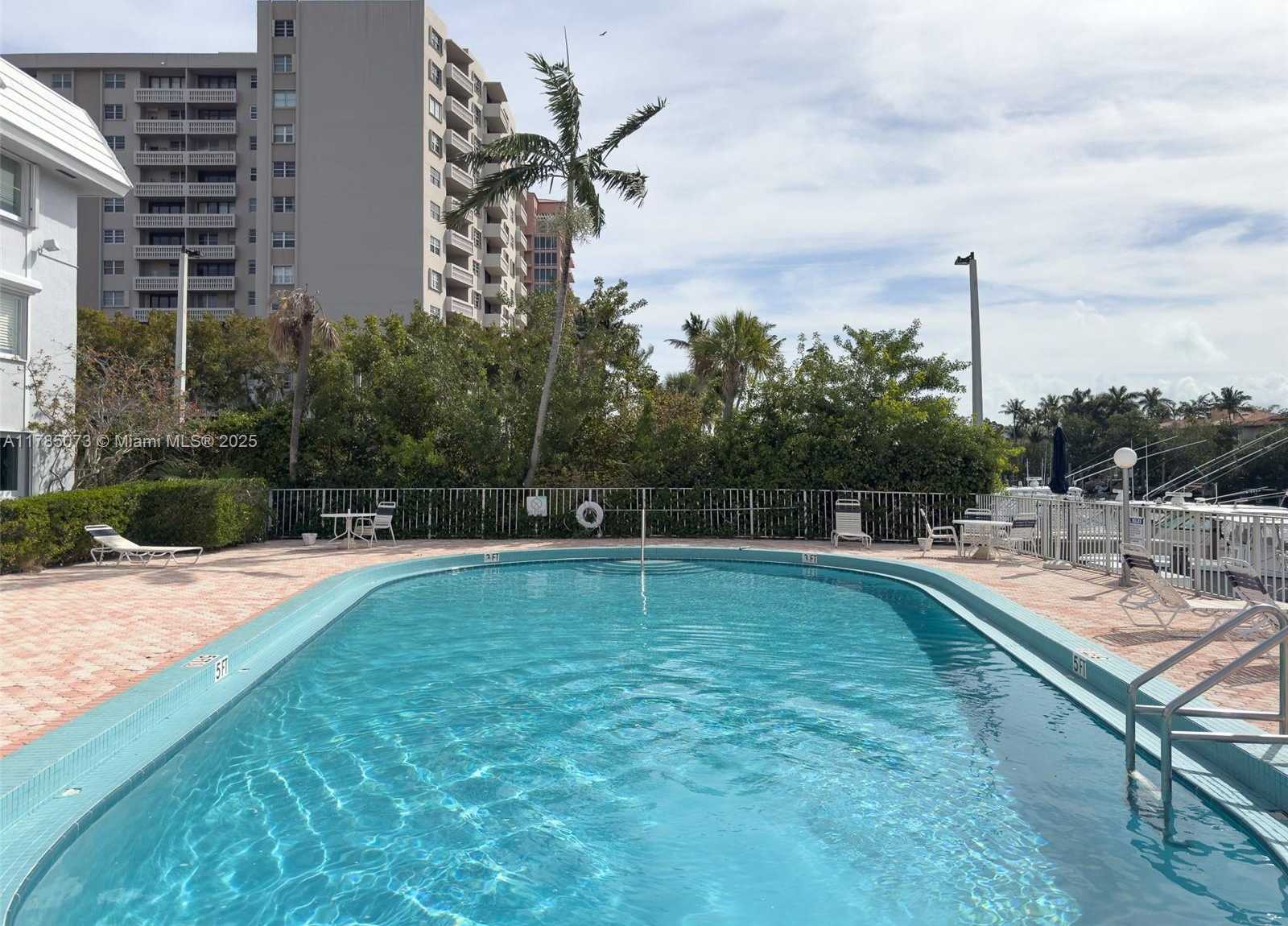 Small Image of 100 EDGEWATER DR #205, Coral Gables Number 17