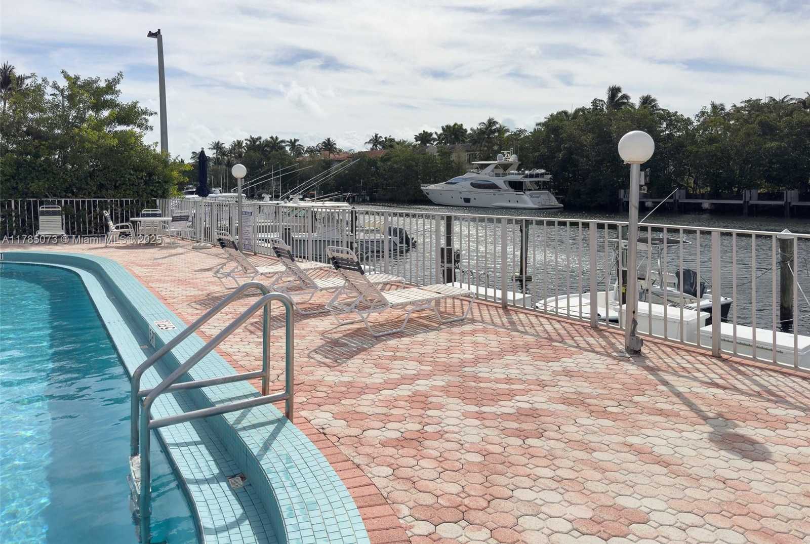 Small Image of 100 EDGEWATER DR #205, Coral Gables Number 18