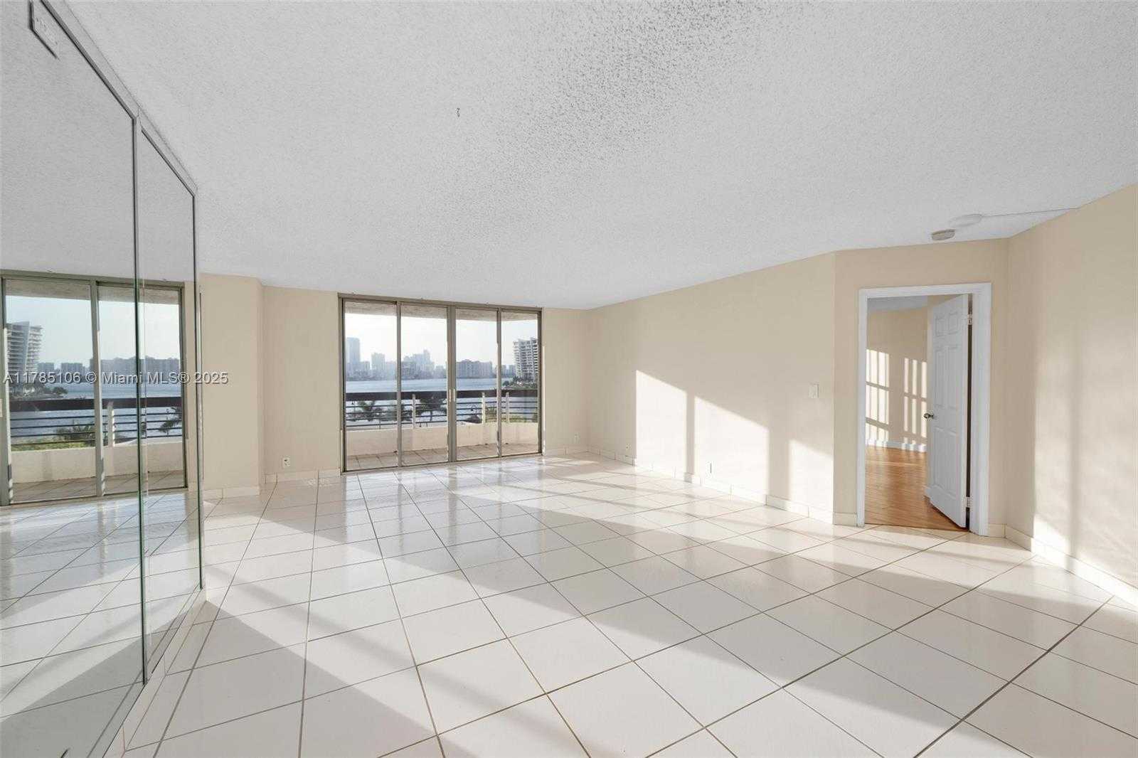 Small Image of 3530 MYSTIC POINTE DR #710, Aventura Number 6