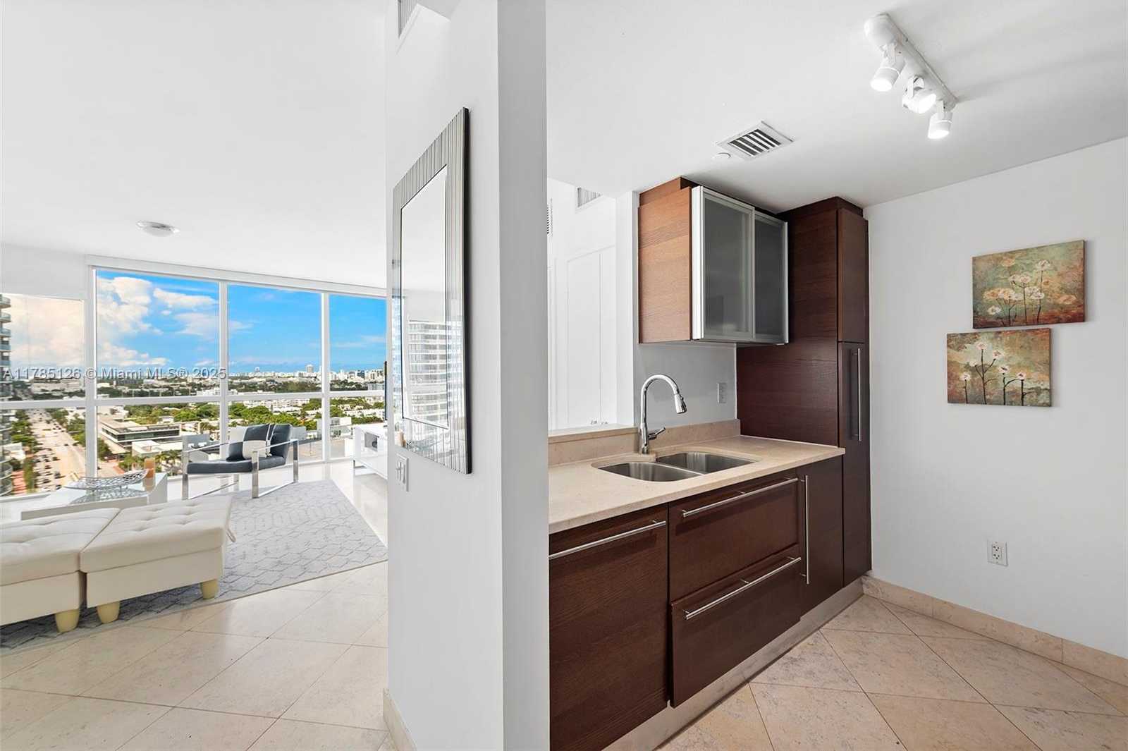 Small Image of 450 ALTON RD #1708, Miami Beach Number 14
