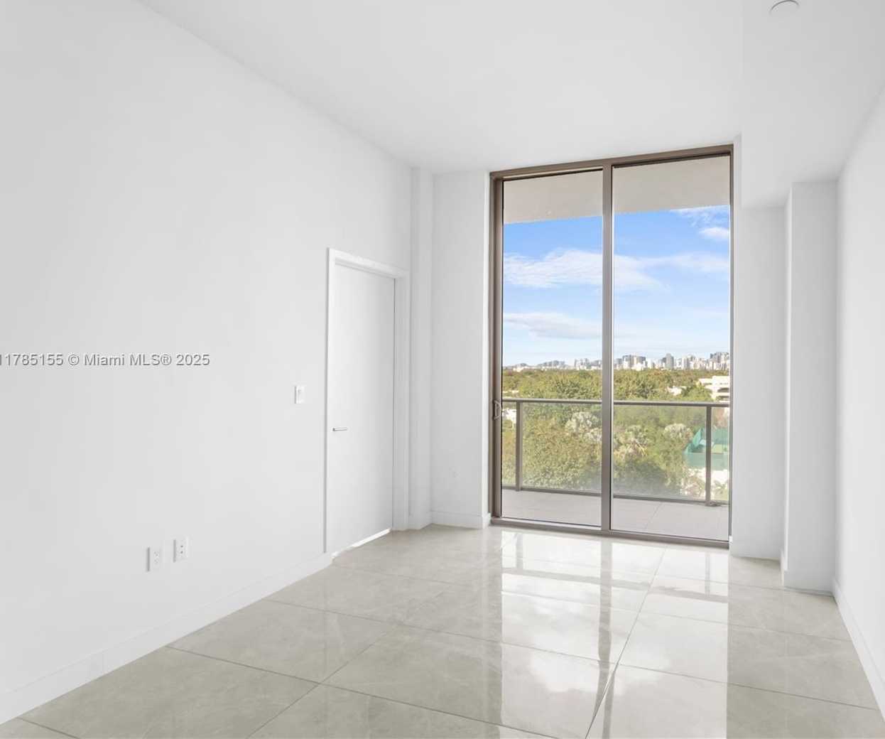 Imagen de Pequeño Objeto