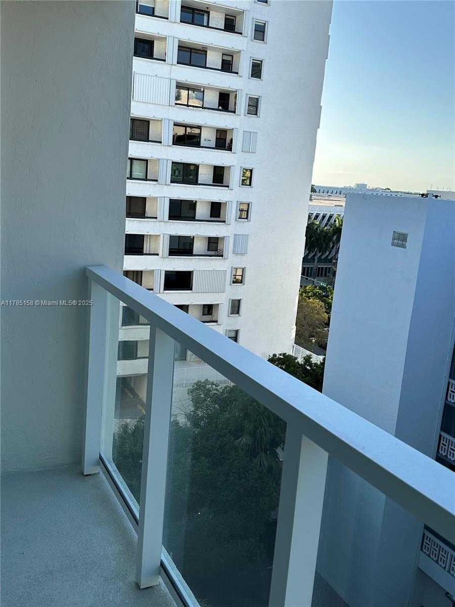 Small Image of 1750 #8H, Miami Beach Number 10