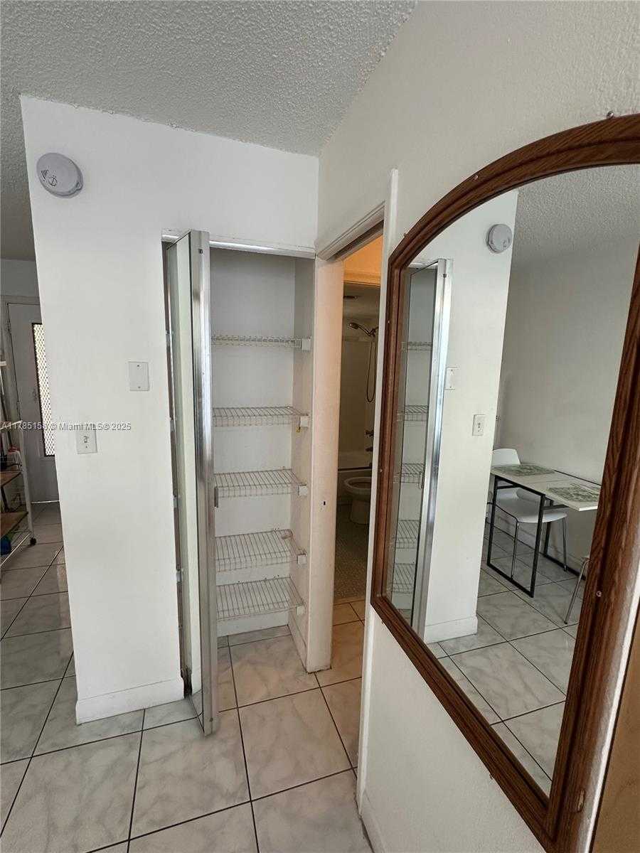 Small Image of 1750 #8H, Miami Beach Number 11