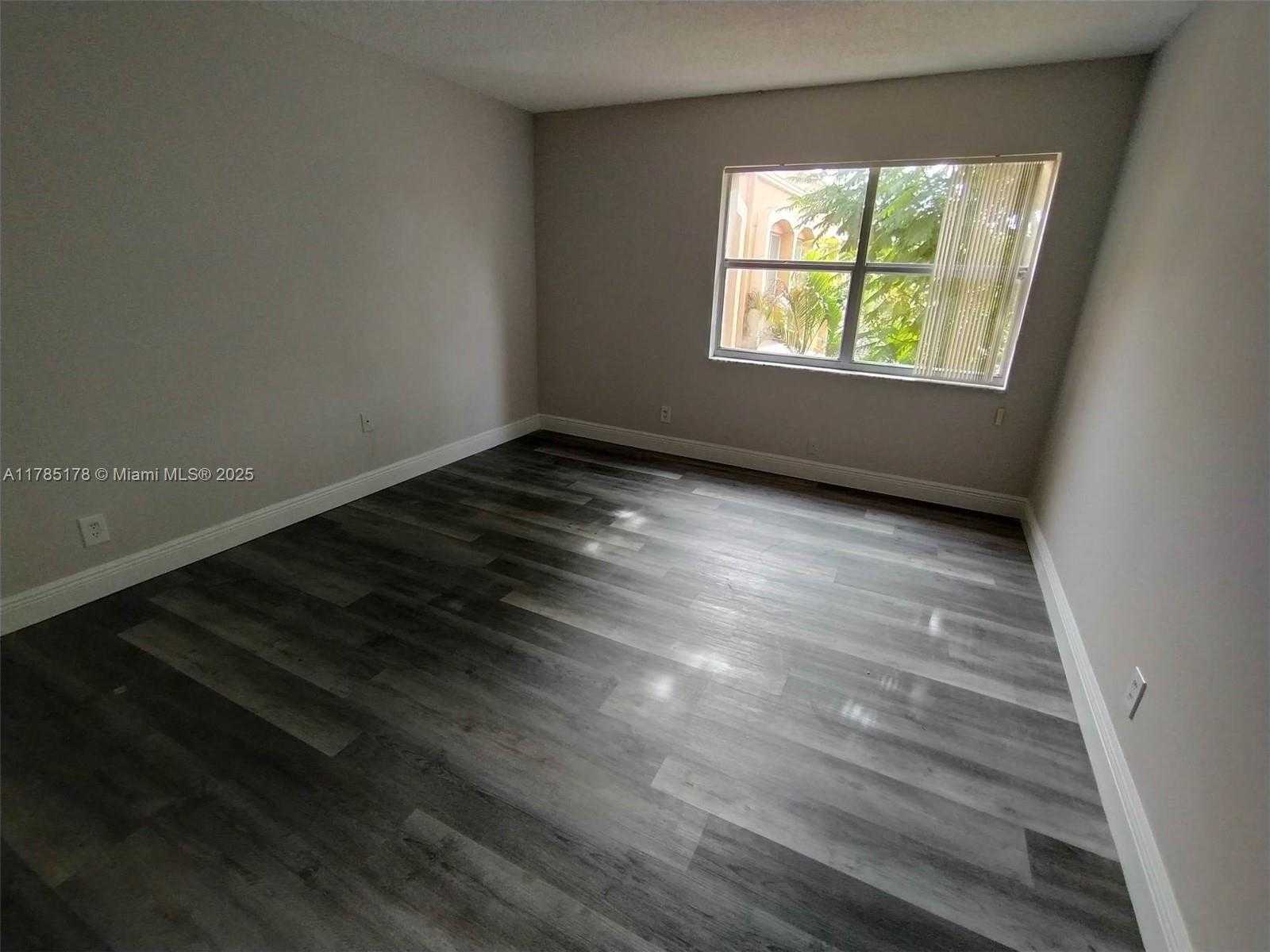 Small Image of 17901 NORTH WEST 68TH AVE #T206, Hialeah Number 5