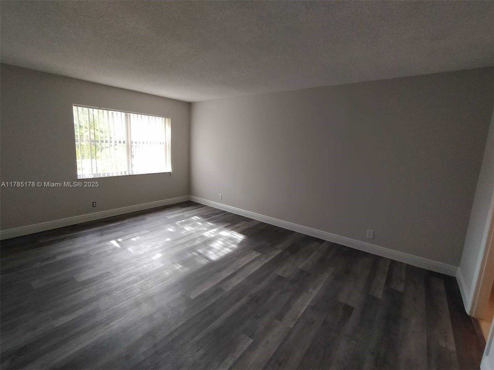 Small Image of 17901 NORTH WEST 68TH AVE #T206, Hialeah Number 8