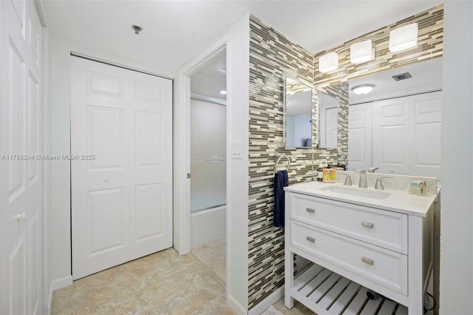 Small Image of 20515 EAST COUNTRY CLUB DR #348, Aventura Number 14