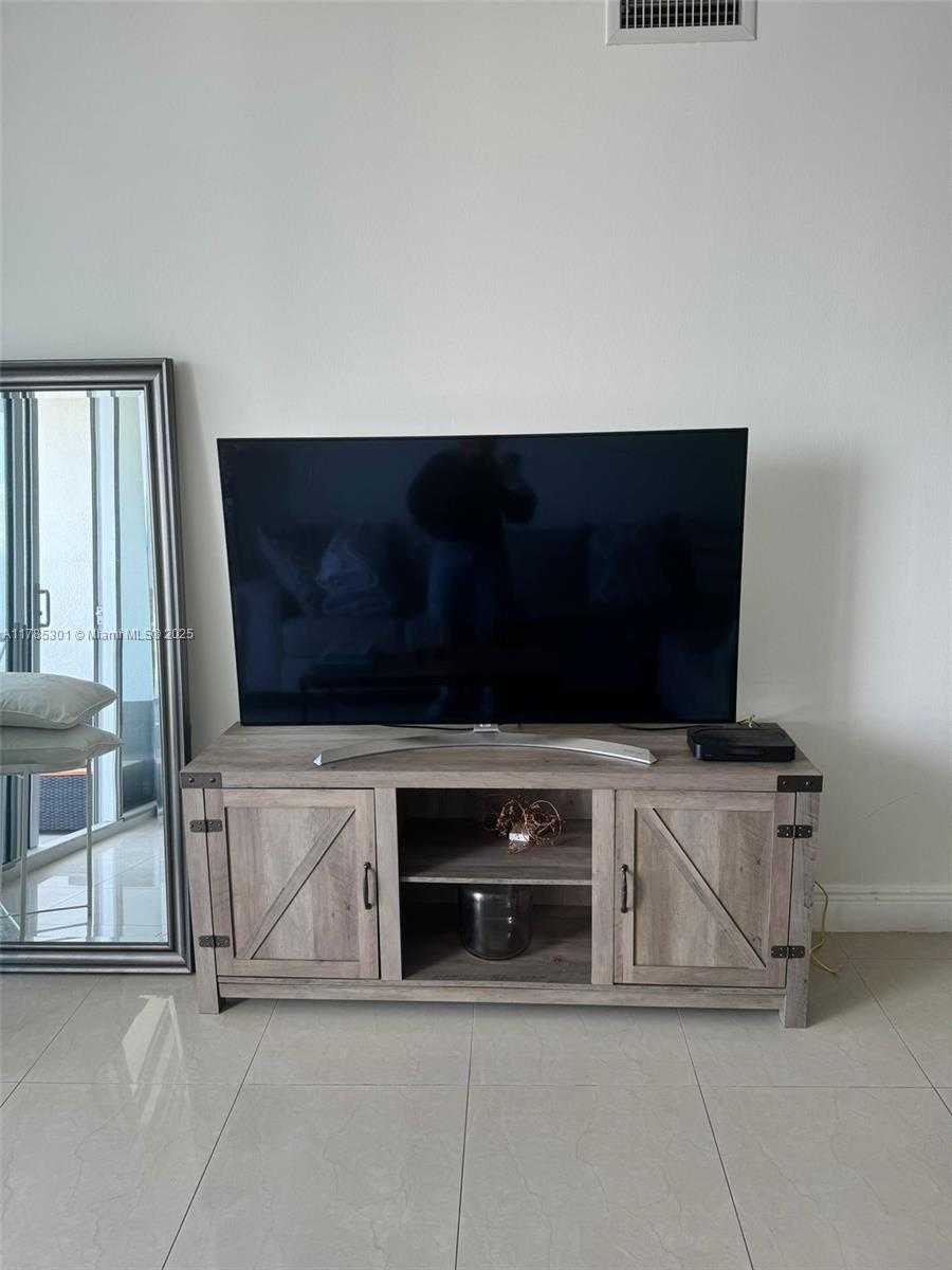 Small Image of 1750 NORTH BAYSHORE DR #5305, Miami Number 10