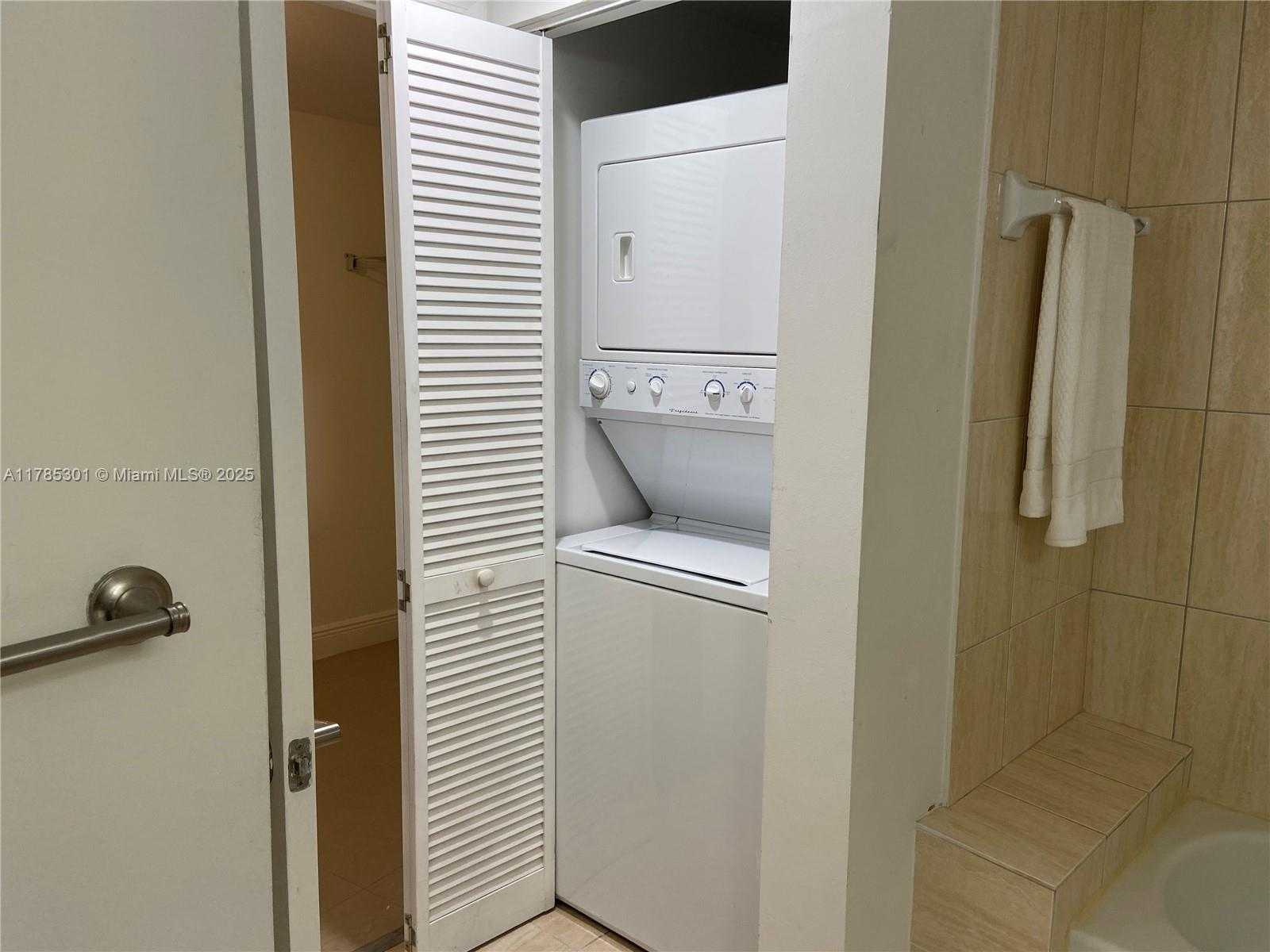 Small Image of 1750 NORTH BAYSHORE DR #5305, Miami Number 15