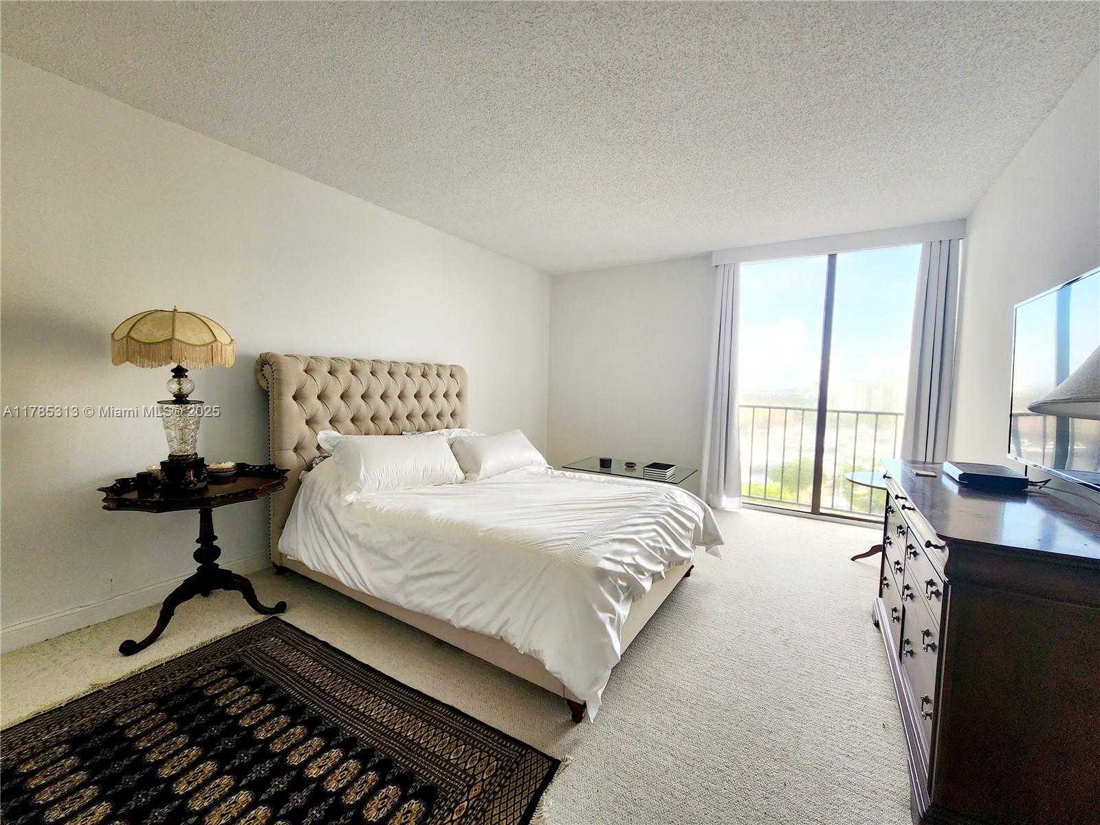 Small Image of 19355 TURNBERRY WAY #11B, Aventura Number 12
