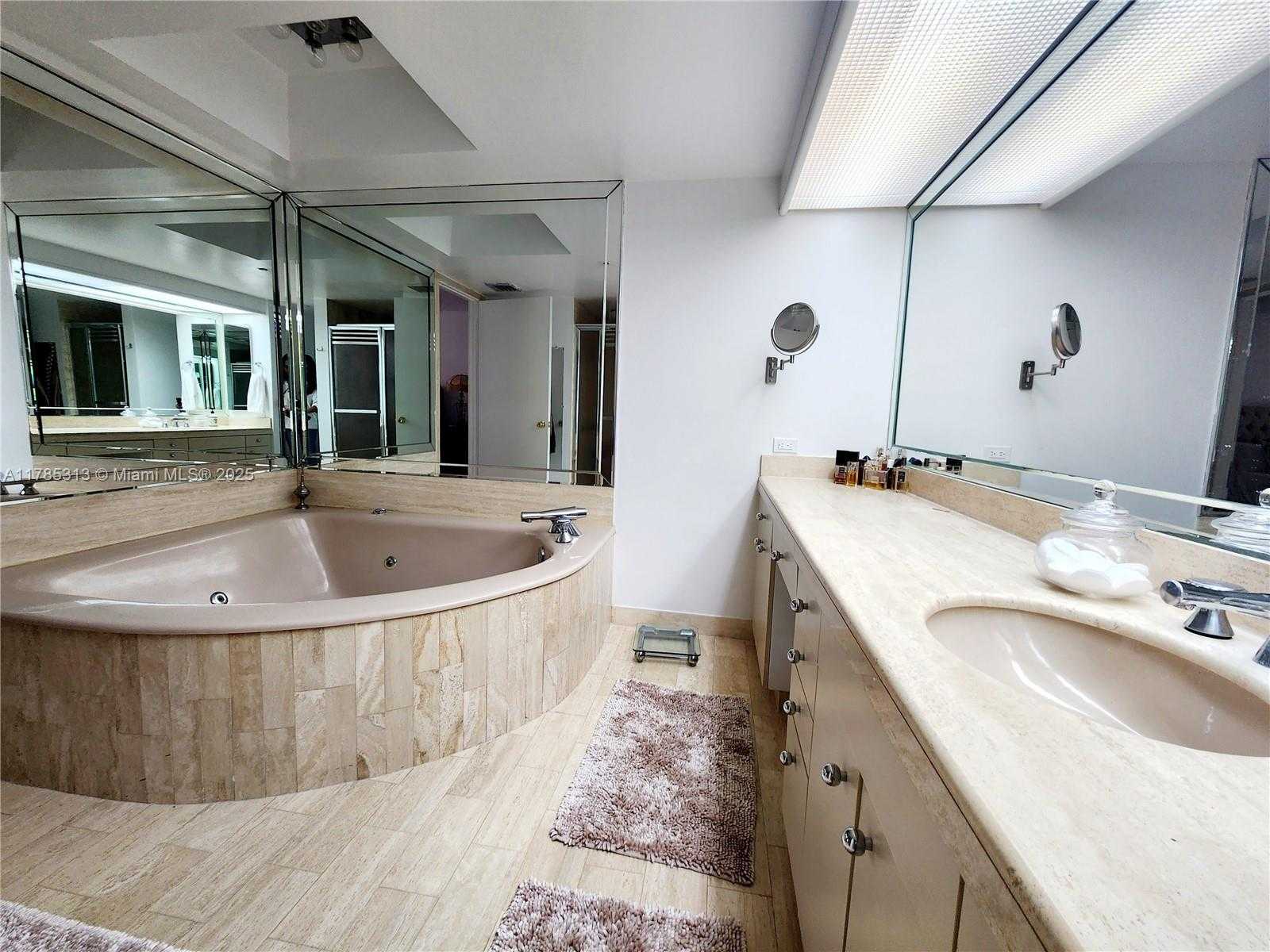 Small Image of 19355 TURNBERRY WAY #11B, Aventura Number 14
